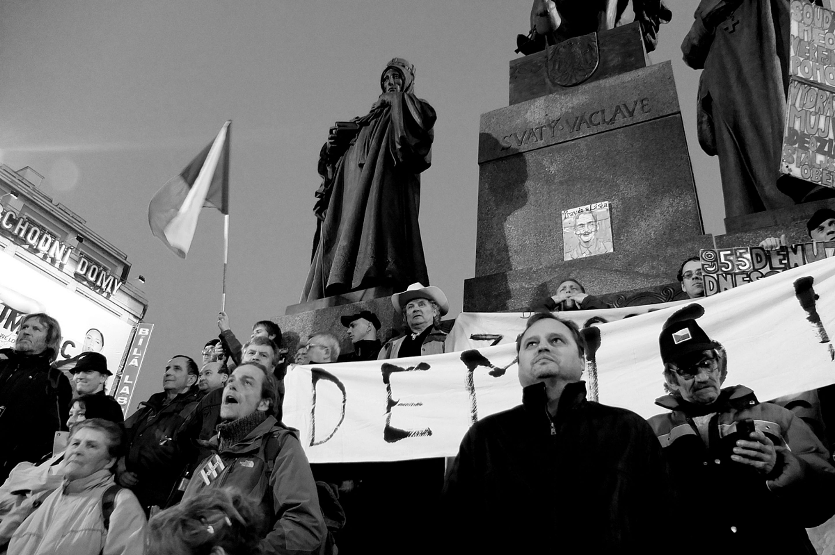 Demonstrace proti vládě - 2 - Demonstrace proti vládě (2/17)