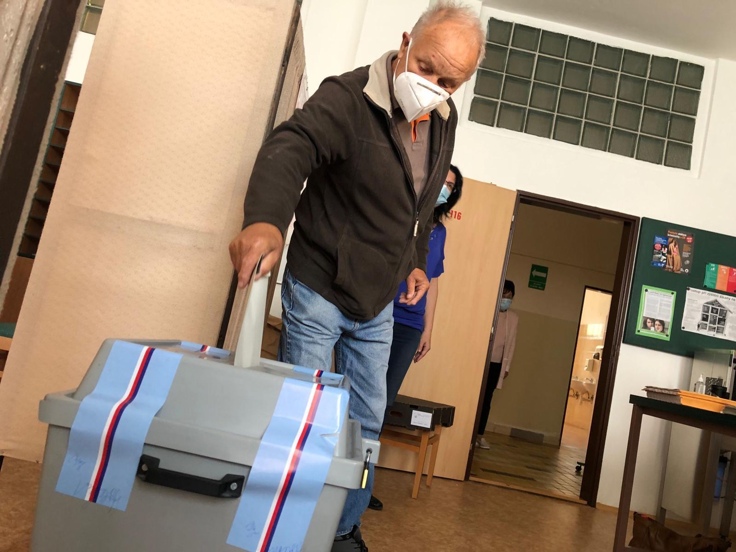Volby 2020 - České Budějovice - GALERIE: Volby do krajských zastupitelstev a doplňovací do třetiny Senátu (1/6)