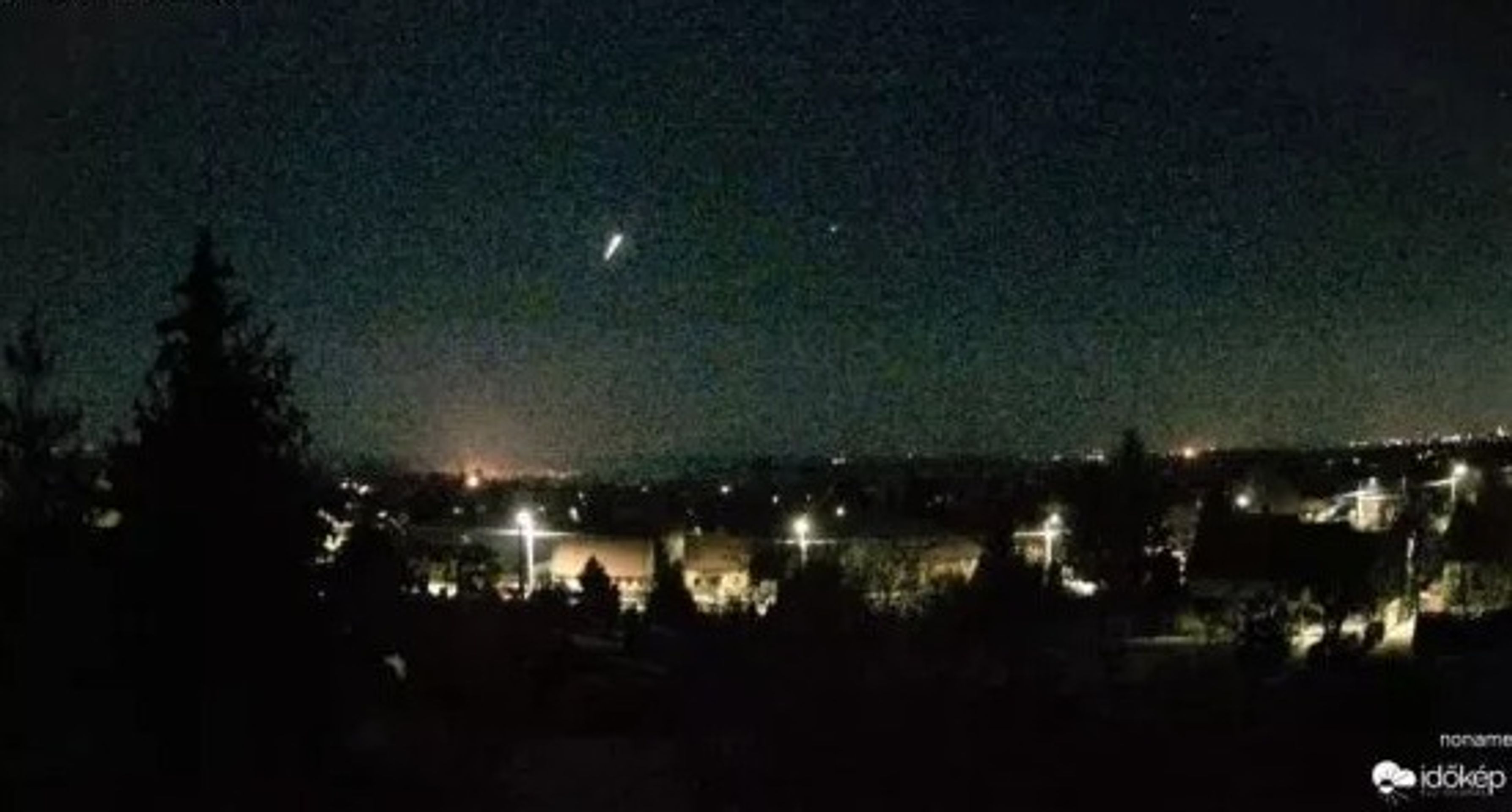 Nad Maďarskem proletěl mateor - 4 - GALERIE: Nad Maďarskem proletěl zářící meteor (4/5)