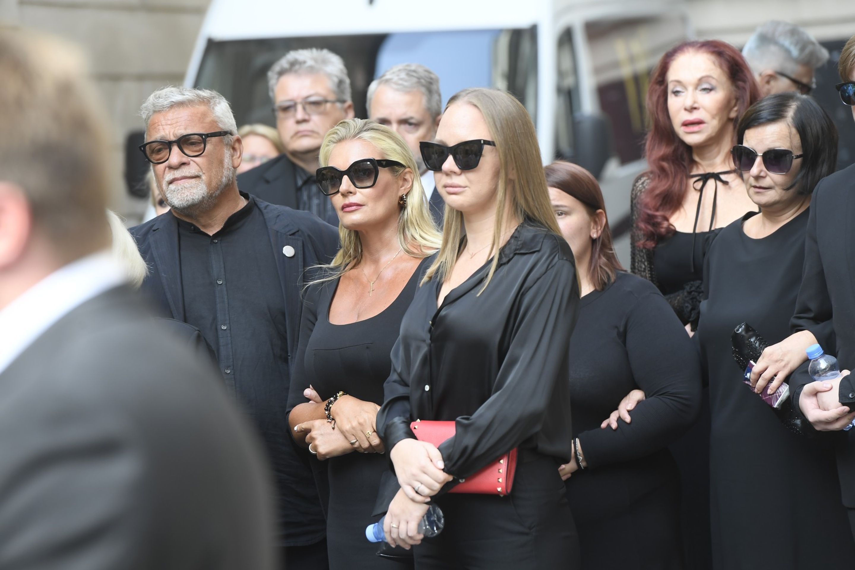 Lucie Borhyová na pohřbu Hany Zagorové (30. 8. 2022) - Lucie Borhyová a Hana Zagorová (1/4)