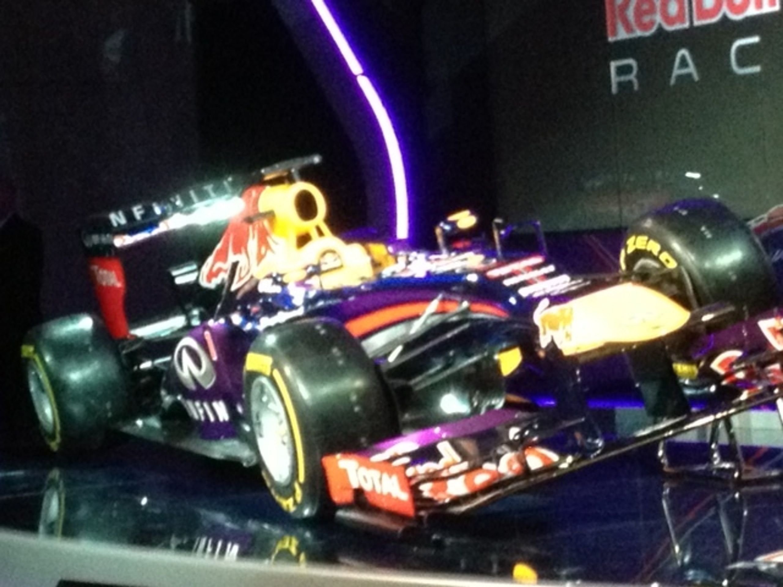 Red Bull, představení vozu před novou sezonou - 4 - GALERIE: Představení Red Bullu (3/5)