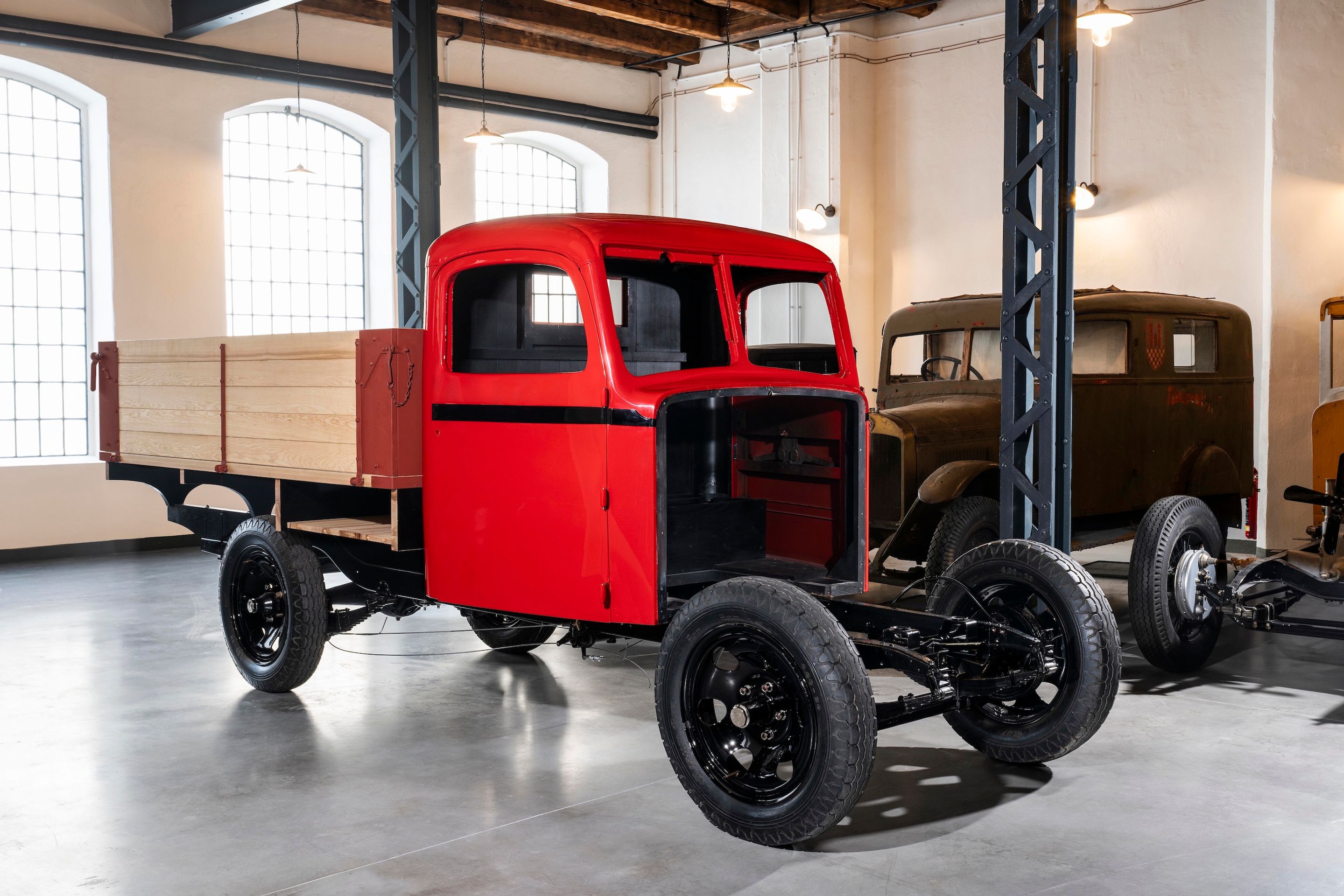 Unikátní historické vozy v nové expozici Škoda Muzea - Škoda Muzeum ukáže unikátní historické vozy před renovací (16/48)