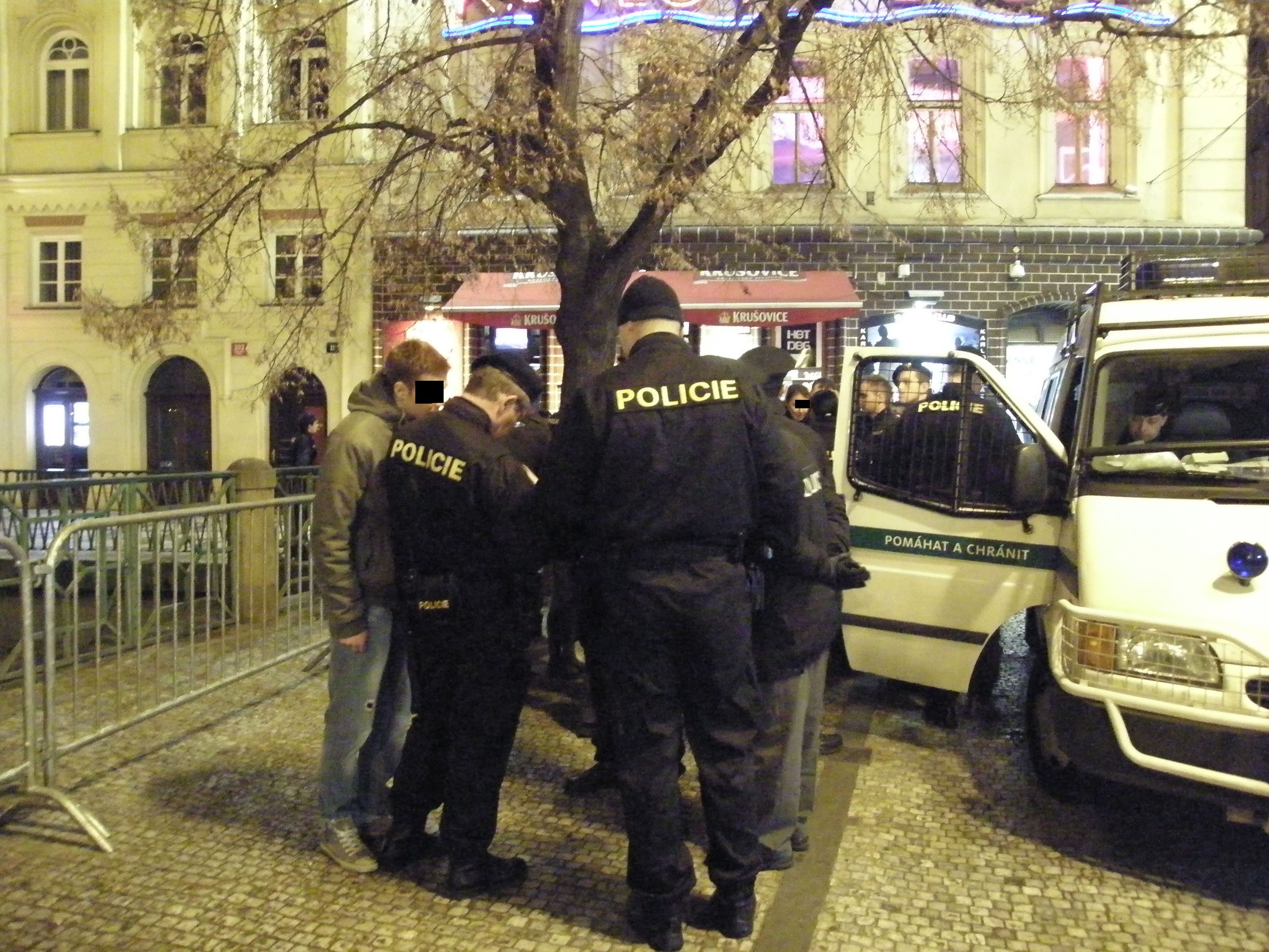 Policjení zátah na mladistvé opilce - 6 - GALERIE: Zátah na mladistvé opilce (6/9)