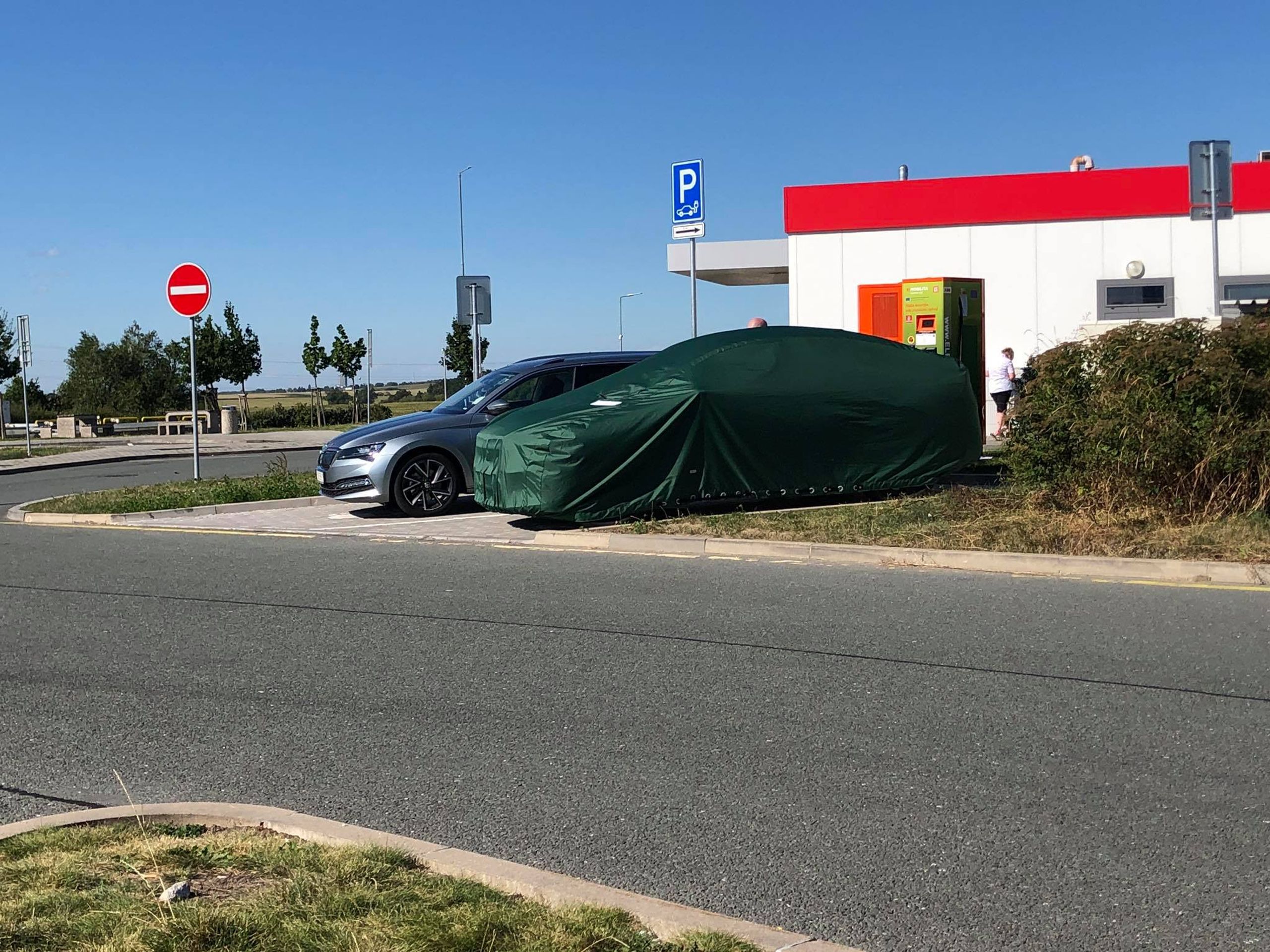 Škoda Enyaq ve verzi kupé - Fotogalerie: Škoda Enyaq jako kříženec SUV a kupé (4/4)
