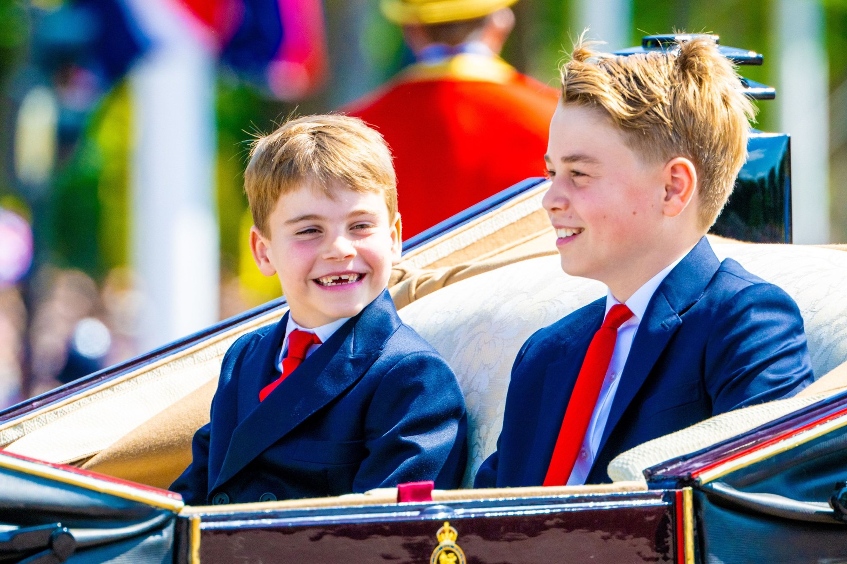 Princ Louis a princ George na Trooping The Colour 2025 - Královská přehlídka Trooping the Colour (14. 6. 2025) (7/14)
