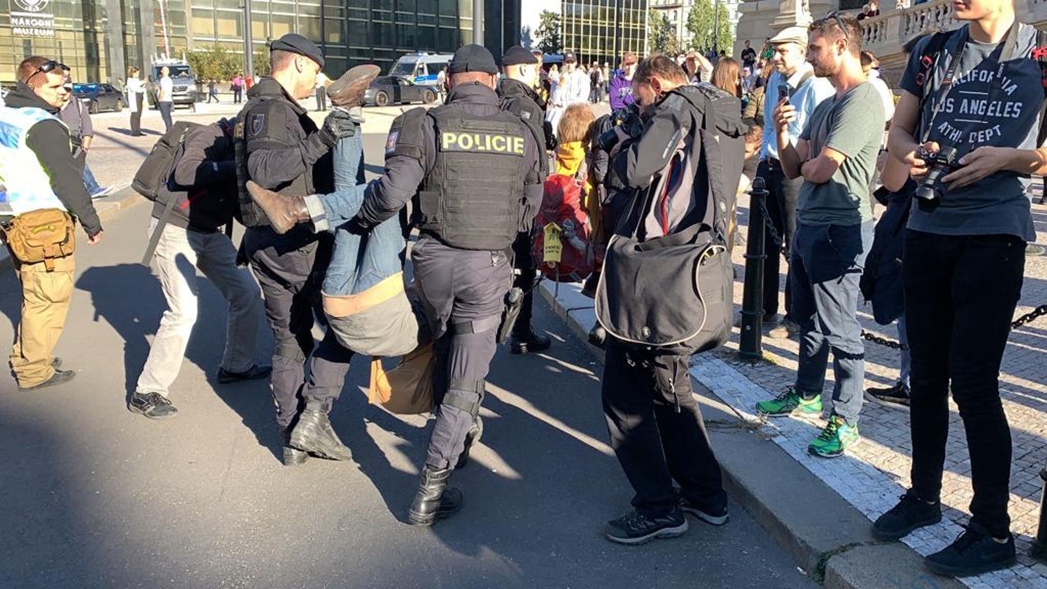 Demonstranti blokují magistrálu v Praze - 3 - GALERIE: Demonstrace na magistrále v Praze (8/17)