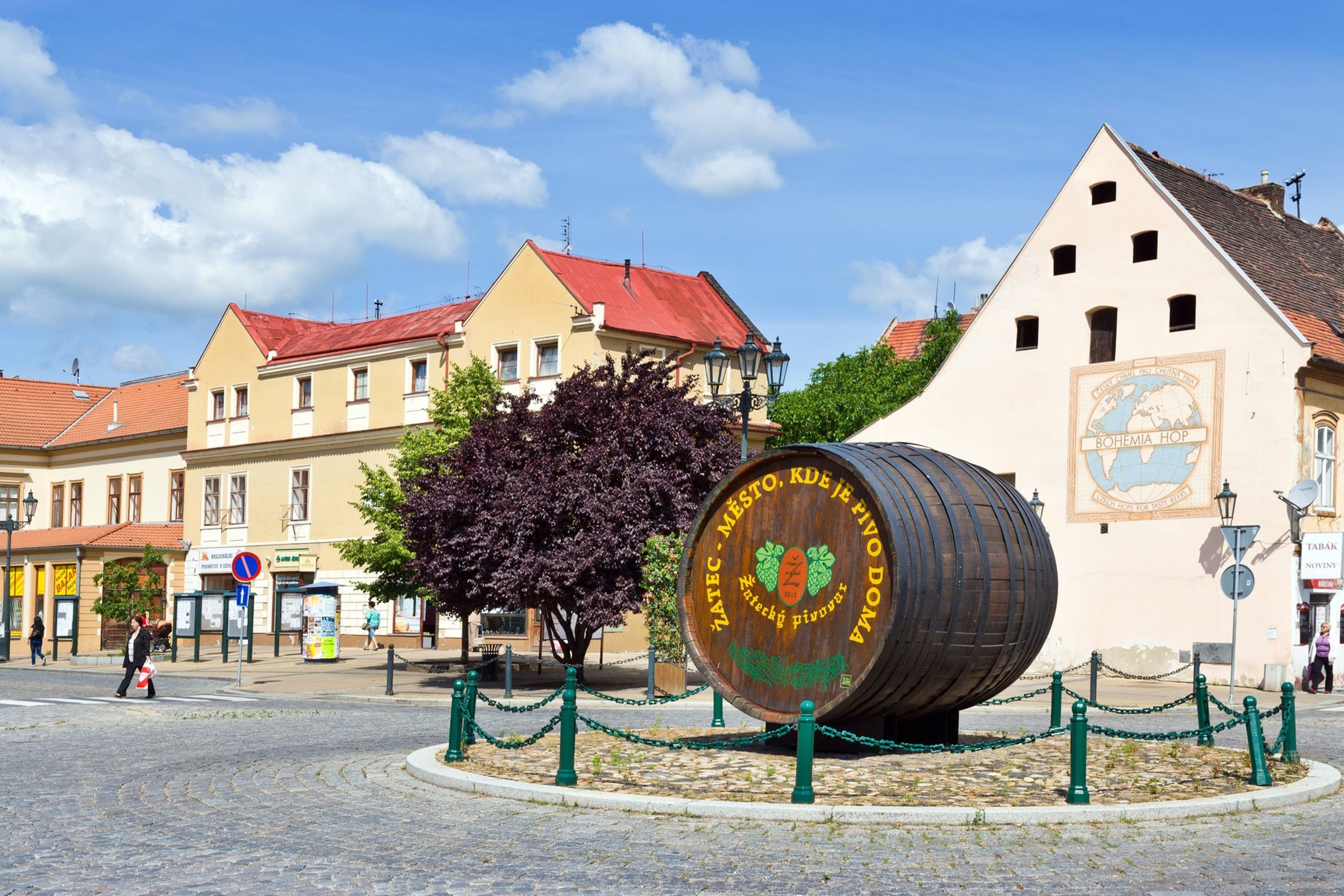 Žatec Pivní sud - symbol města na Kruhovém náměstí - Žatec (3/4)