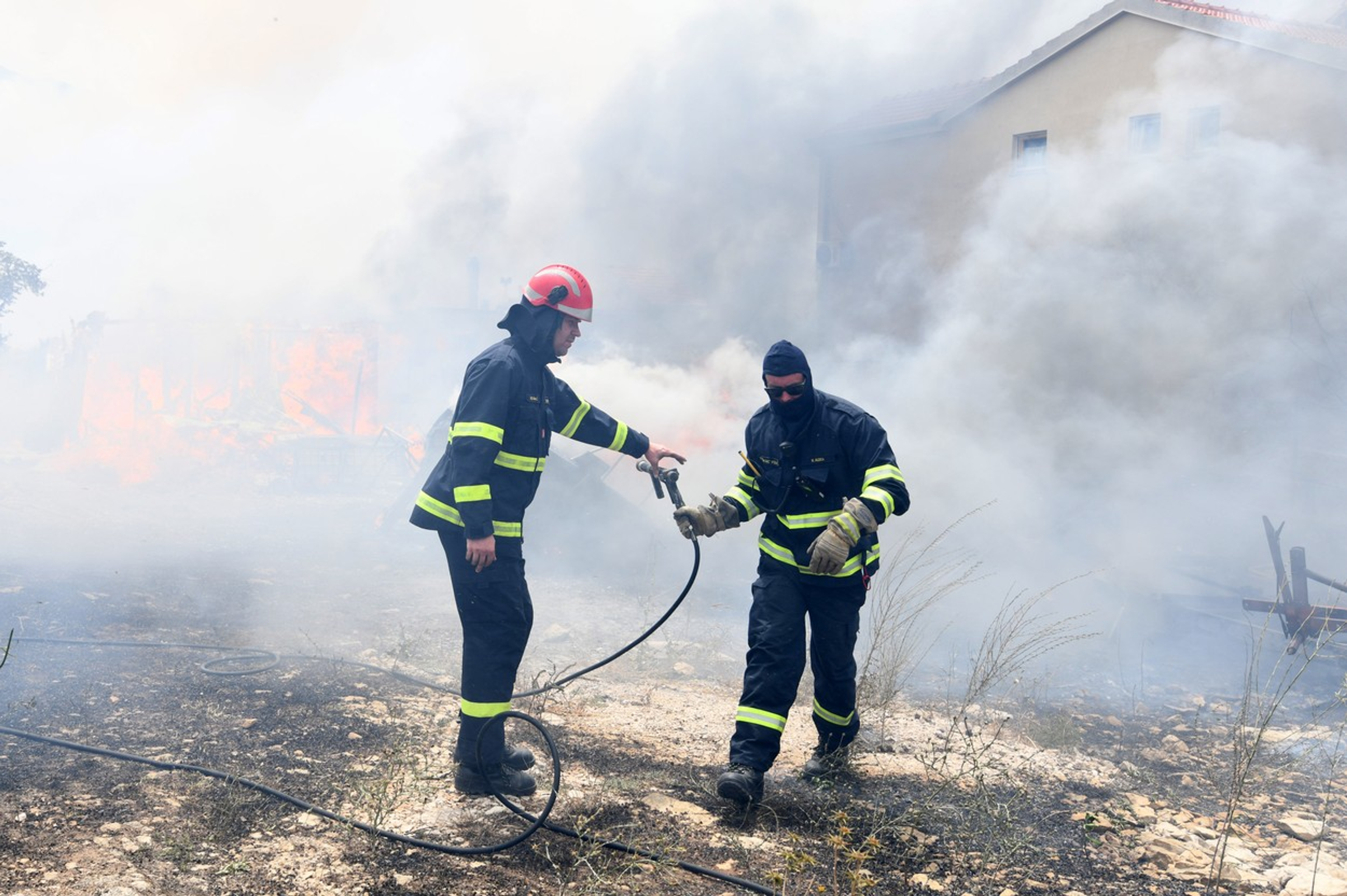 Hasiči bojují s požárem v Chorvatsku - Požár u Šibeniku (4/5)