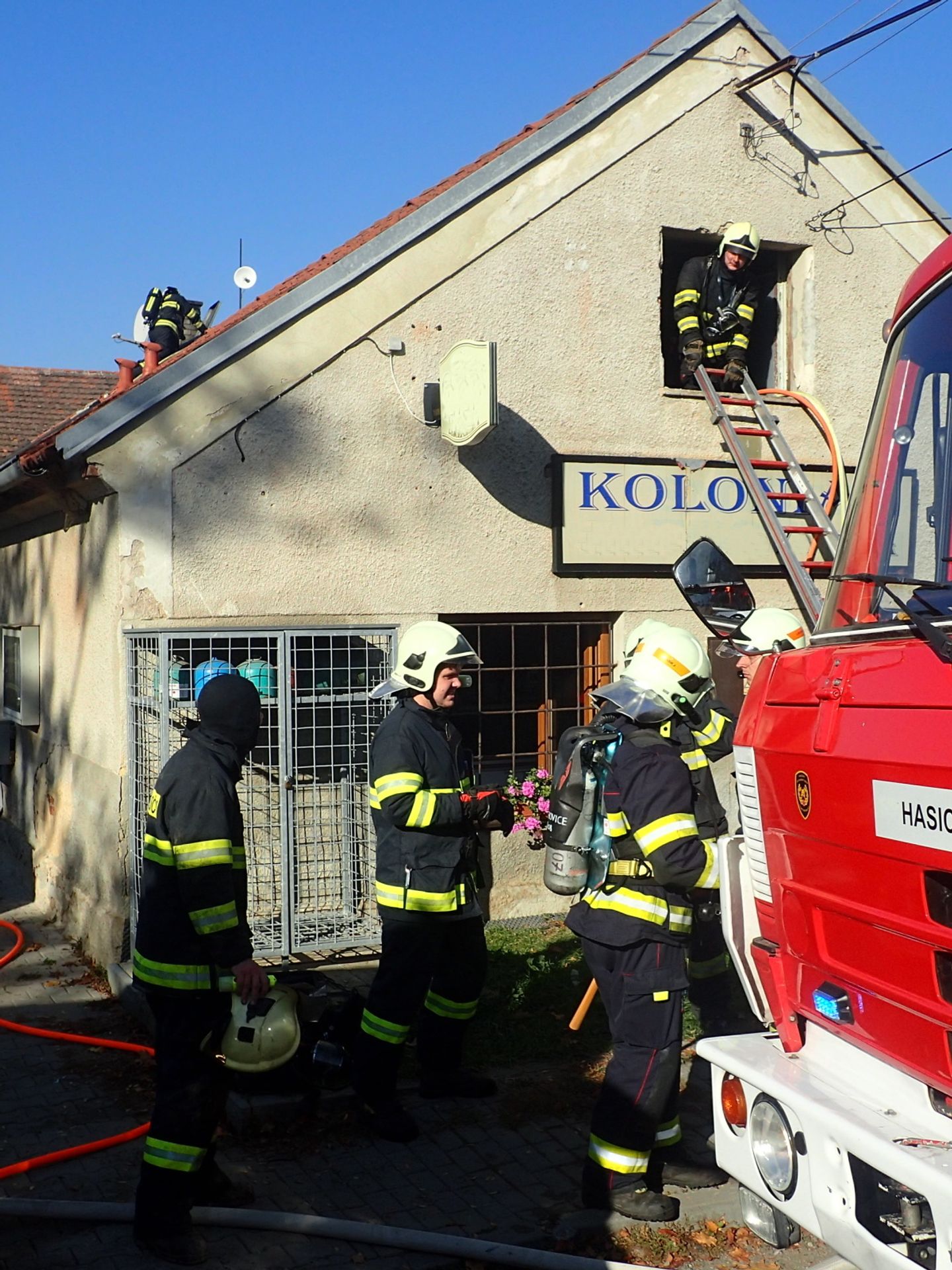 Požár restaurace na Berounsku - 4 - GALERIE: Požár restaurace na Berounsku (4/8)