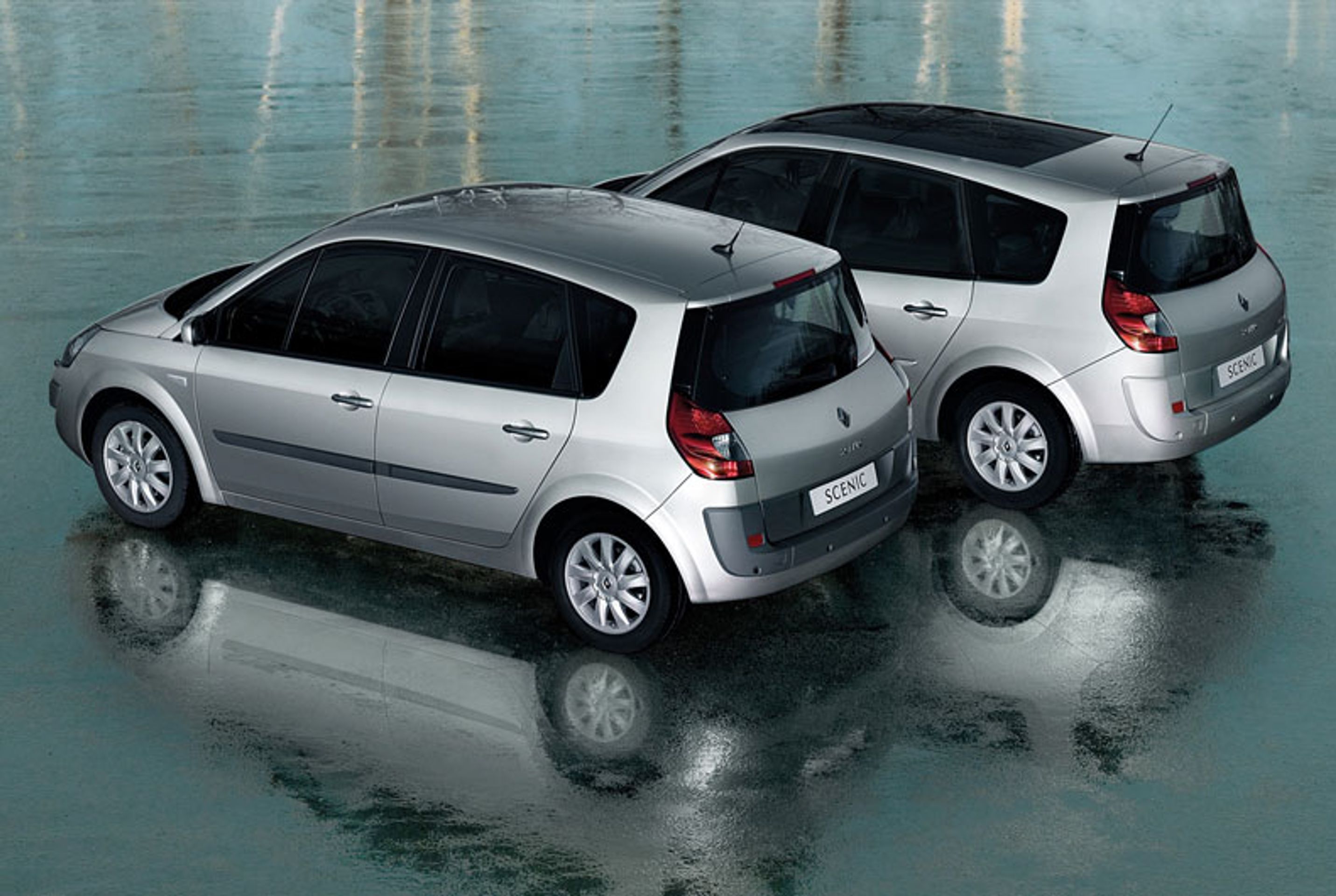 Renault Scénic druhé generace (2003-2009) - Předchozí generace rodinného MPV Renault Scénic (2/4)