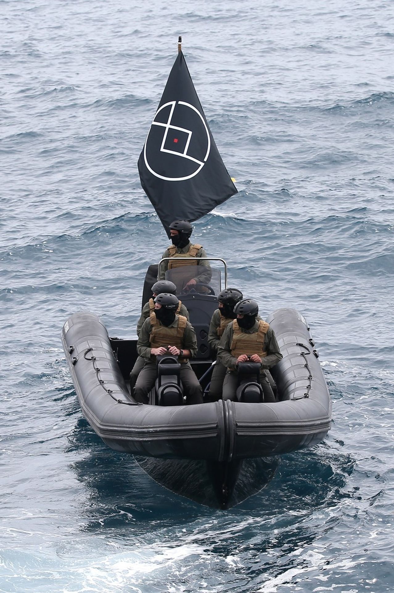 "Teroristé z ISIS" vyděsili hosty v Cannes - 2 - GALERIE: "Teroristé z ISIS" vyděsili hosty v Cannes (2/4)