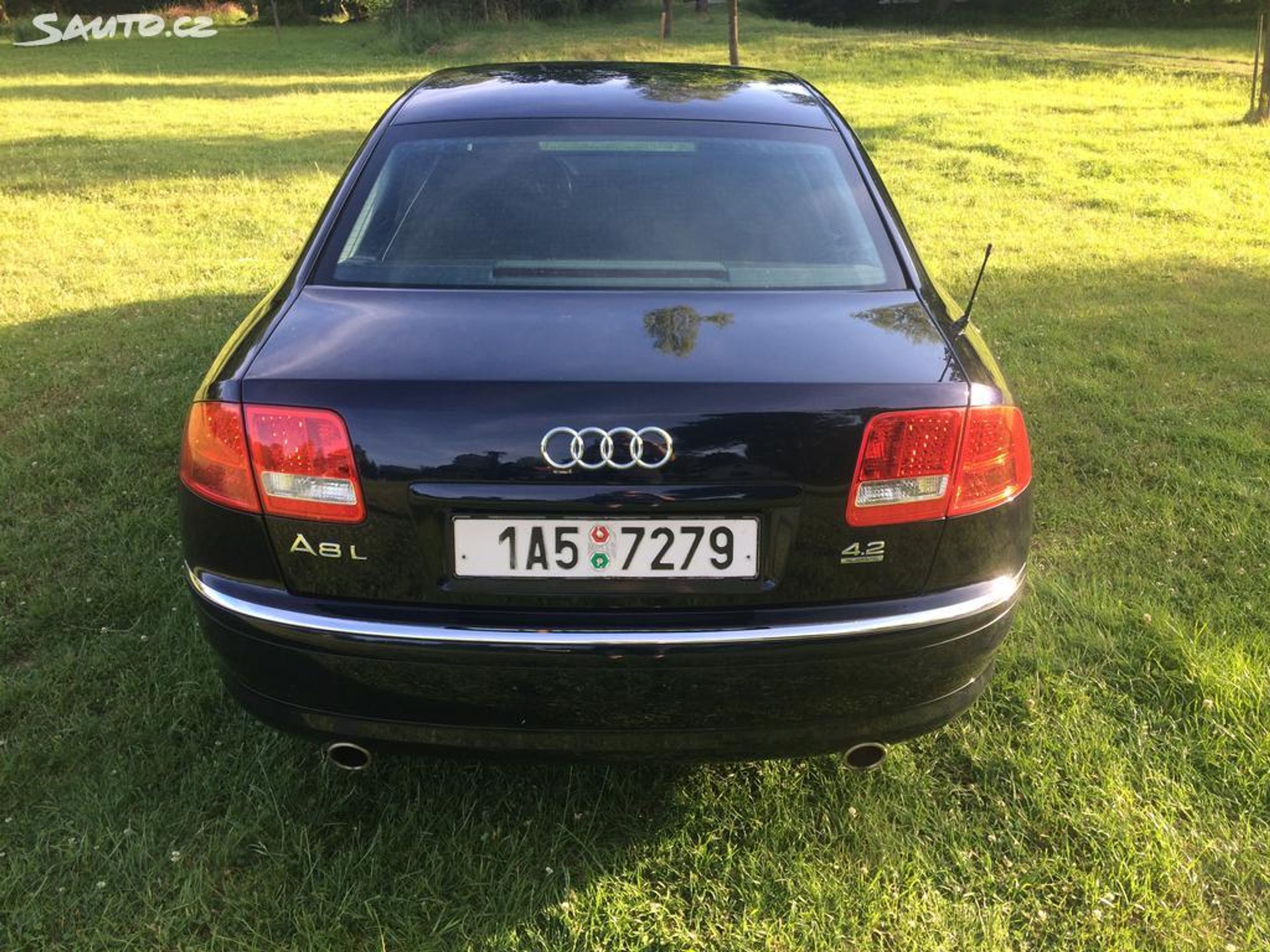Audi A8 - 20 - FOTOGALERIE: Klausova prezidentská limuzína Audi A8 (15/17)