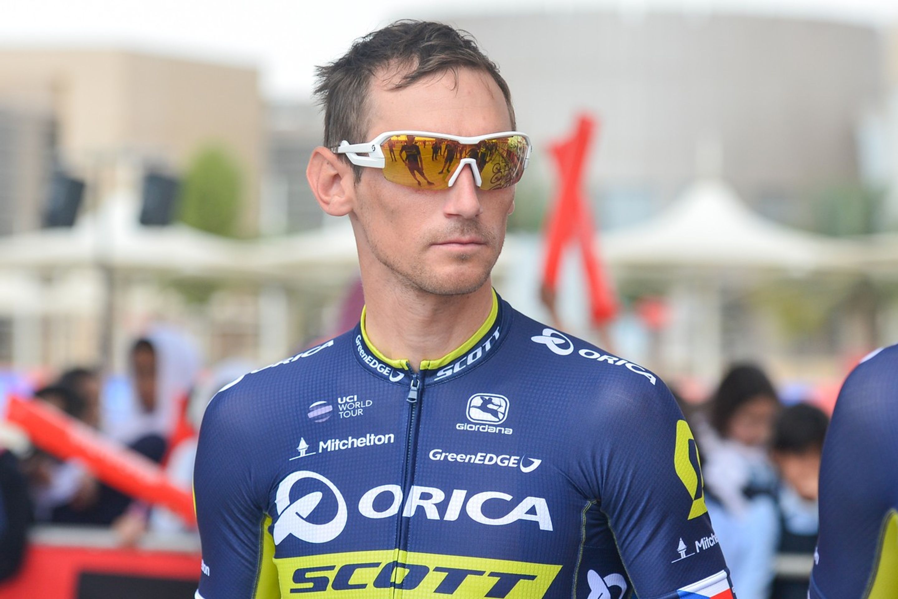 Roman Kreuziger - GALERIE: Fanynky ukazovaly cyklistům odhalená prsa (4/5)