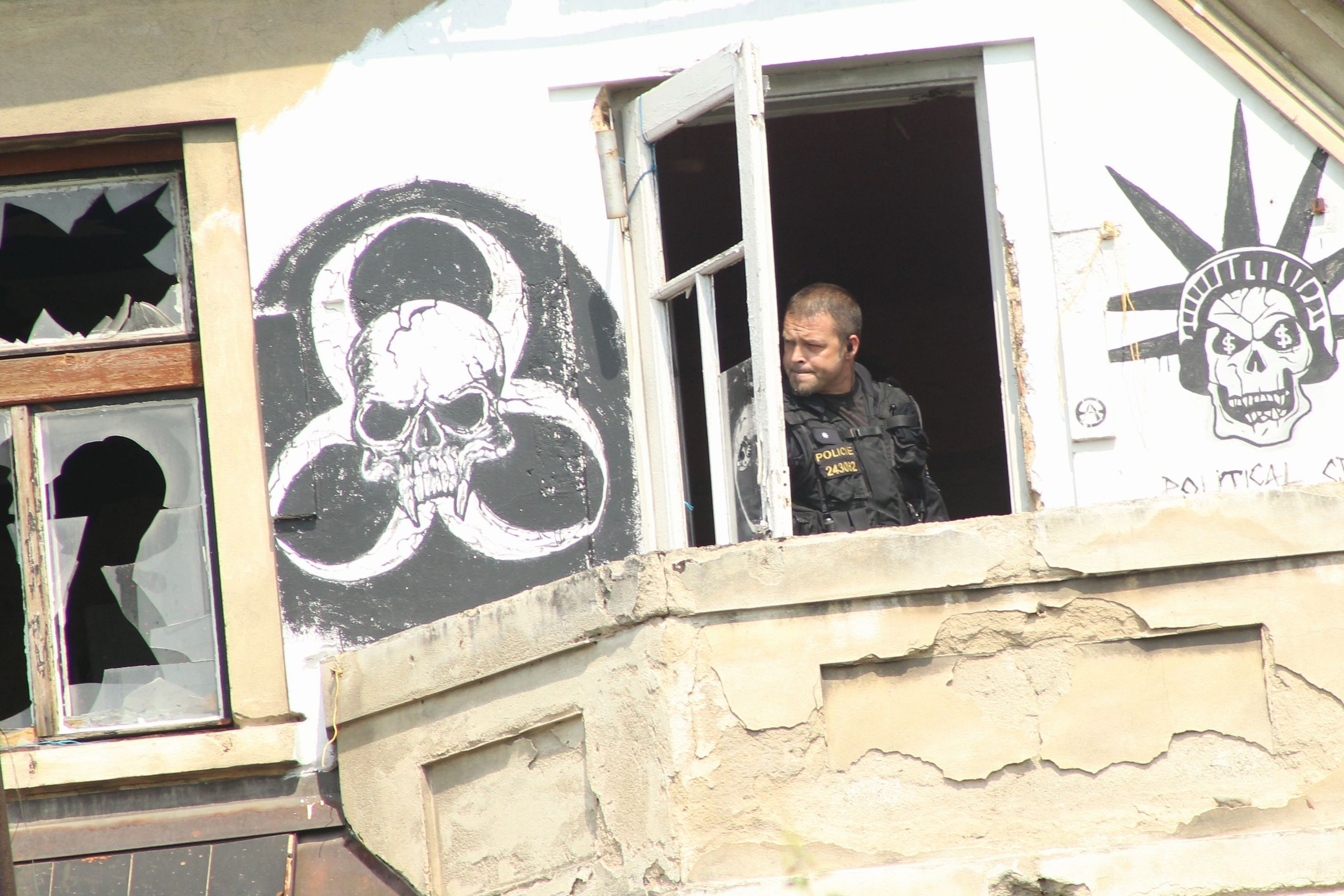 Squatteři obsadili Miladu - 7 - Násilné vyklízení squatu Milada (1/14)