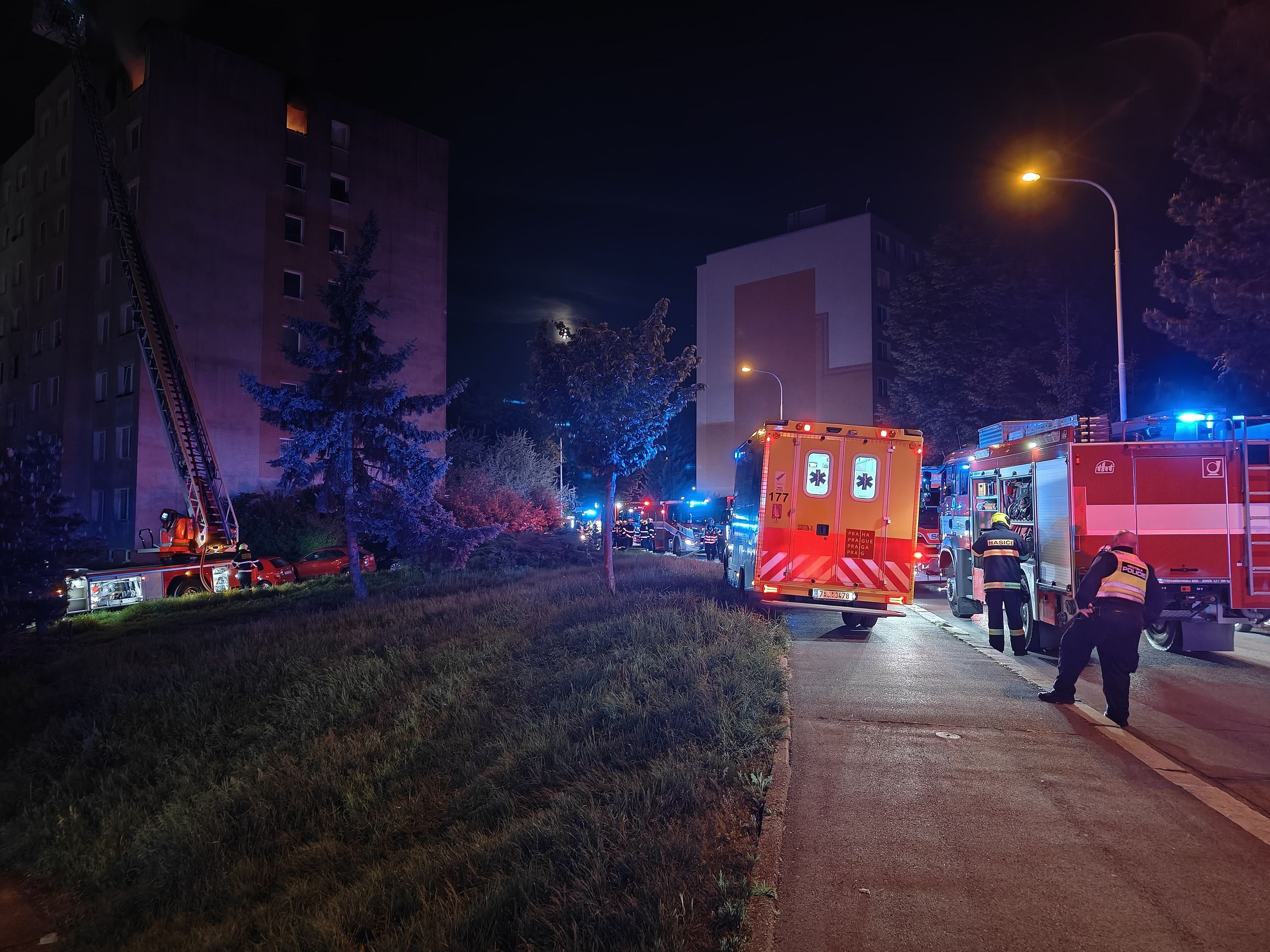 Požár bytu v pražských Řepích - Požár bytu v Praze (8/16)