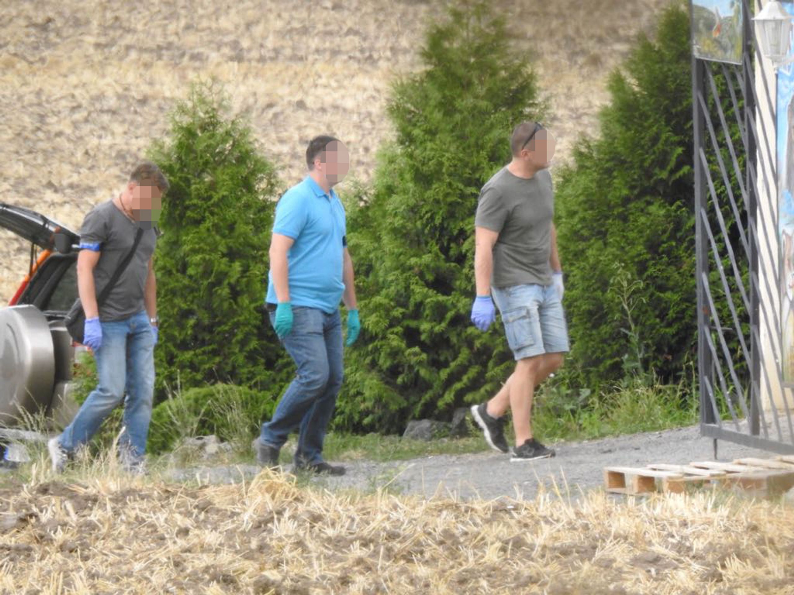 Policie zasahuje u Prahy kvůli nelegálnímu zabíjení zvířat - 3 - GALERIE: Policie zasahuje u Prahy kvůli nelegálnímu zabíjení zvířat (3/7)