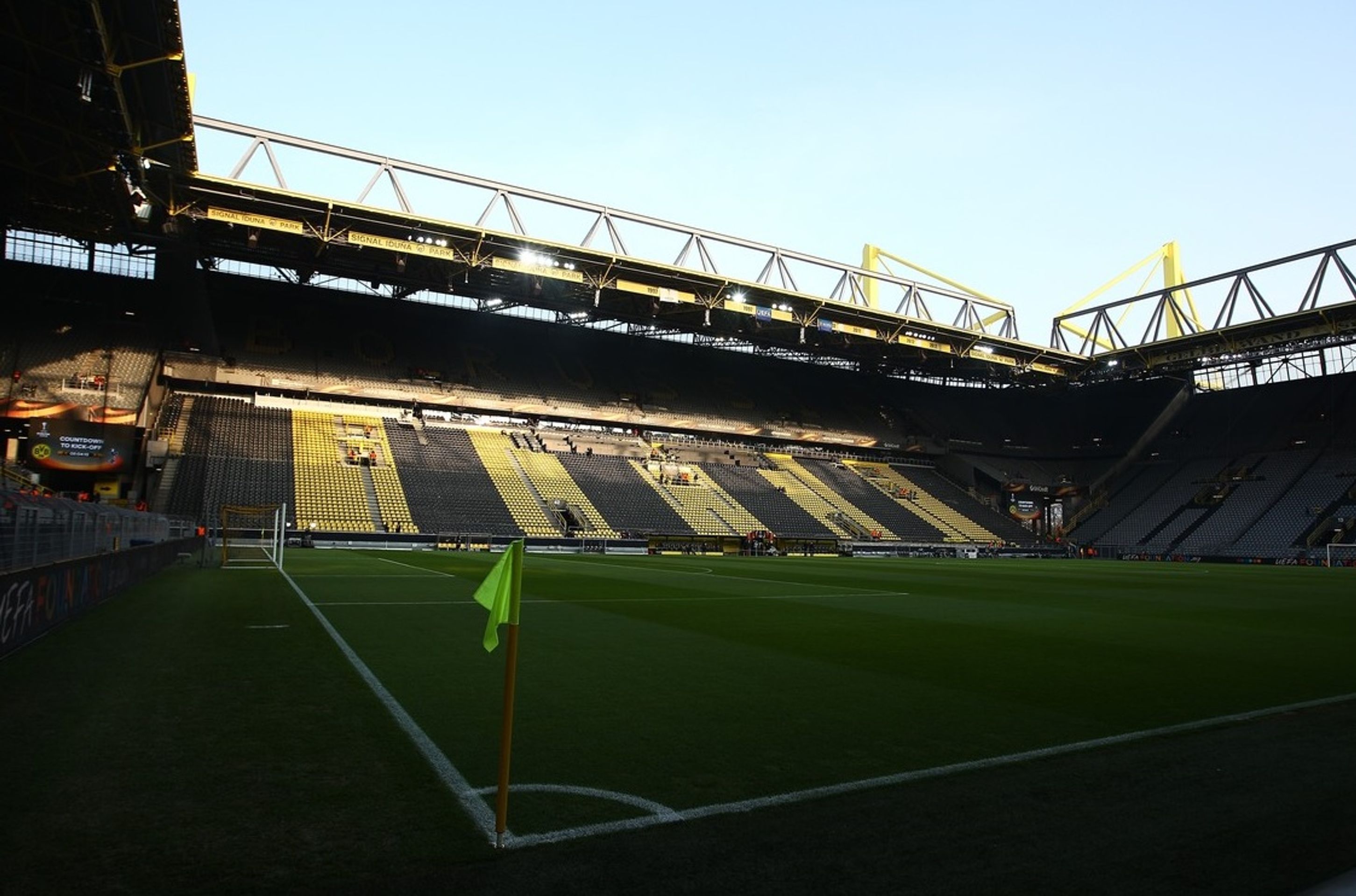 Westfalen Stadium - GALERIE: 10 největších fotbalových stadionů v Evropě (9/10)