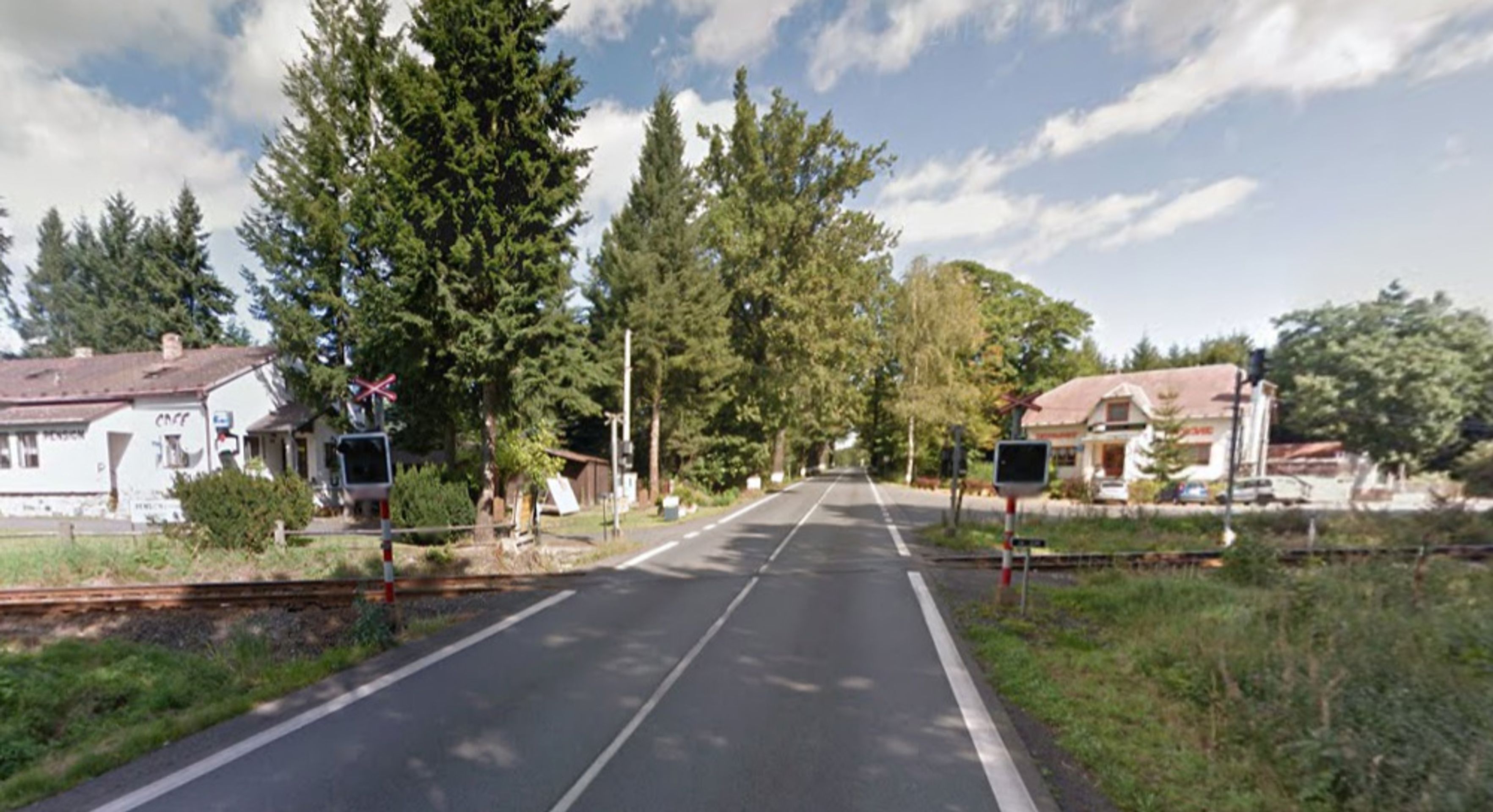 Nebezpečné přejezdy: P 687, Domažlice - Planá u ML, Plzeňský kraj - přejezd bez závor, ŘEŠENÍ: se závorami - GALERIE: Nebezpečné přejezdy - Liberecký kraj, Ústecký kraj, Karlovarský kraj, Plzeňský kraj (9/11)