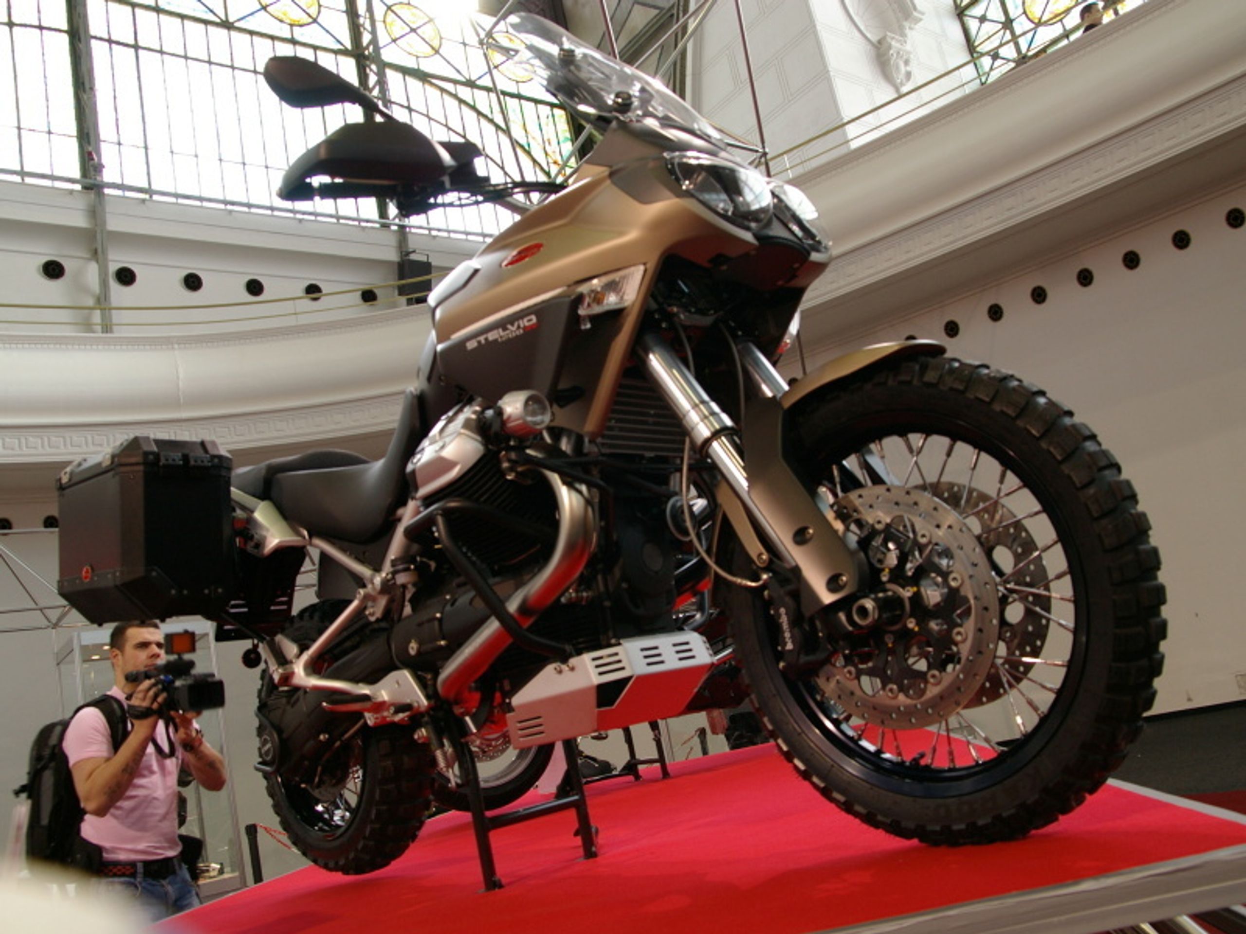 Moto Guzzi Stelvio NTX 1200 - GALERIE Motocykl 2009 (2/9)
