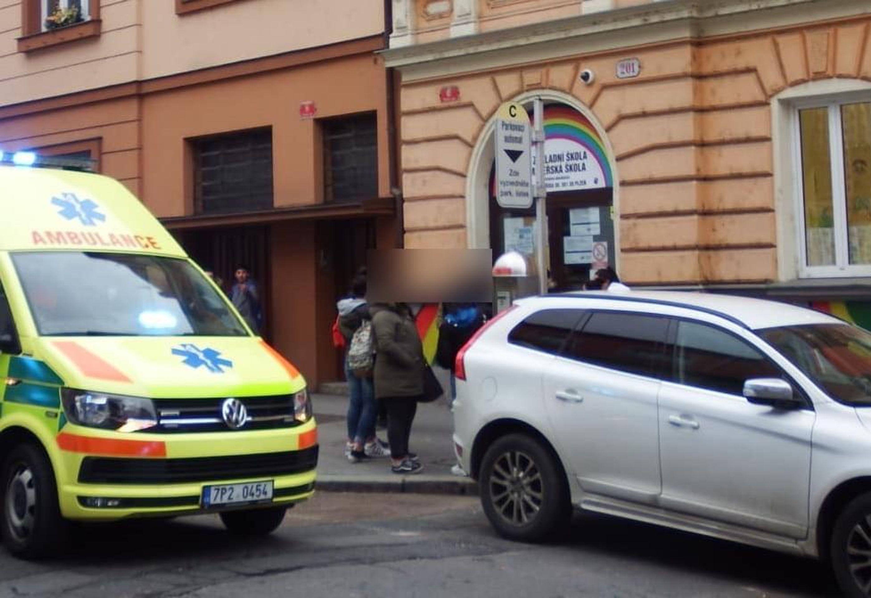 V Plzni vyskočil chlapec z okna základní školy - 5 - GALERIE: V Plzni vyskočil chlapec z okna základní školy (1/5)