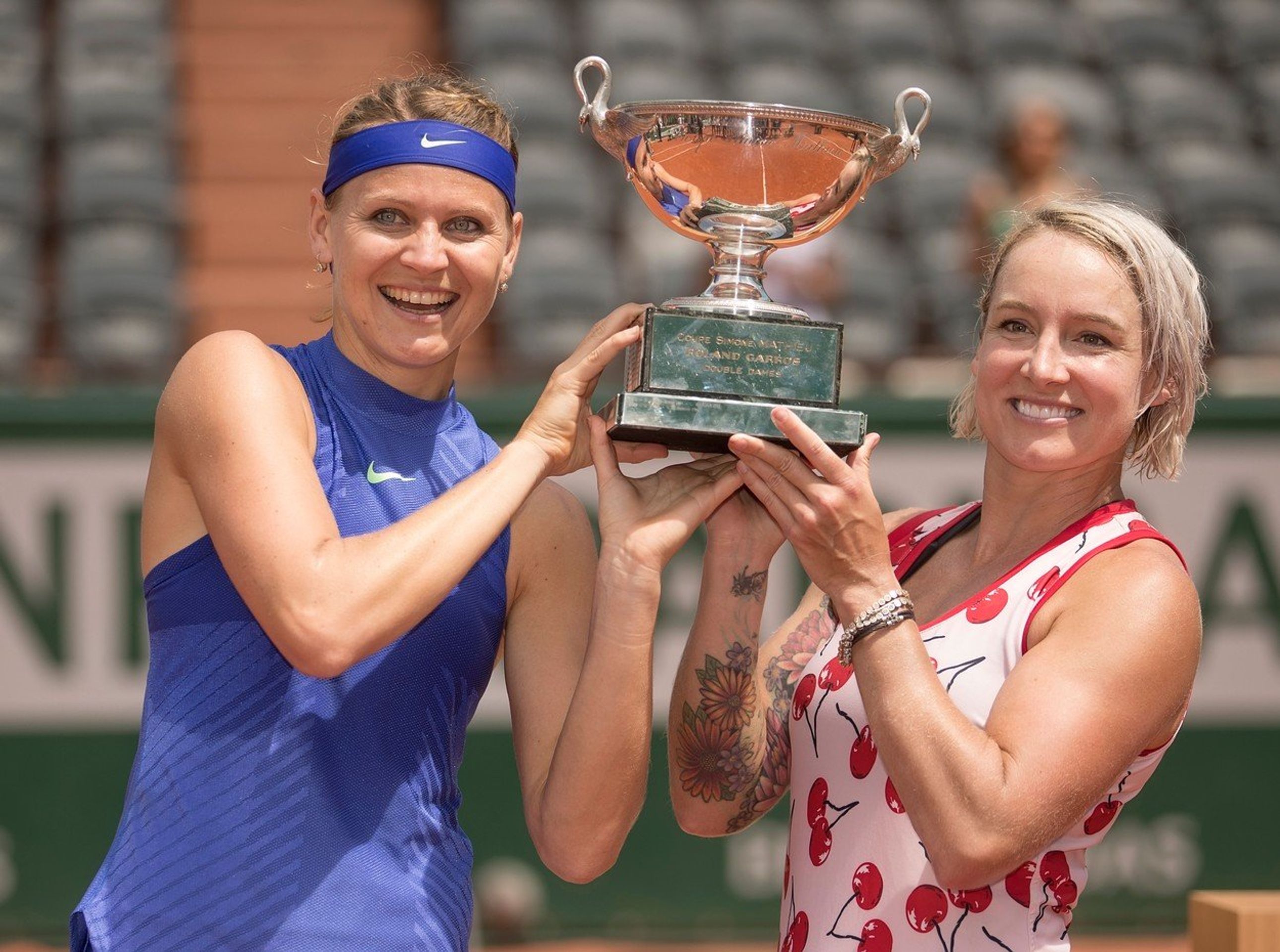 Lucie Šafářová a Bethanie Mattek- Sandsová - GALERIE: Tenistka Lucie Šafářová se svým tátou (5/6)