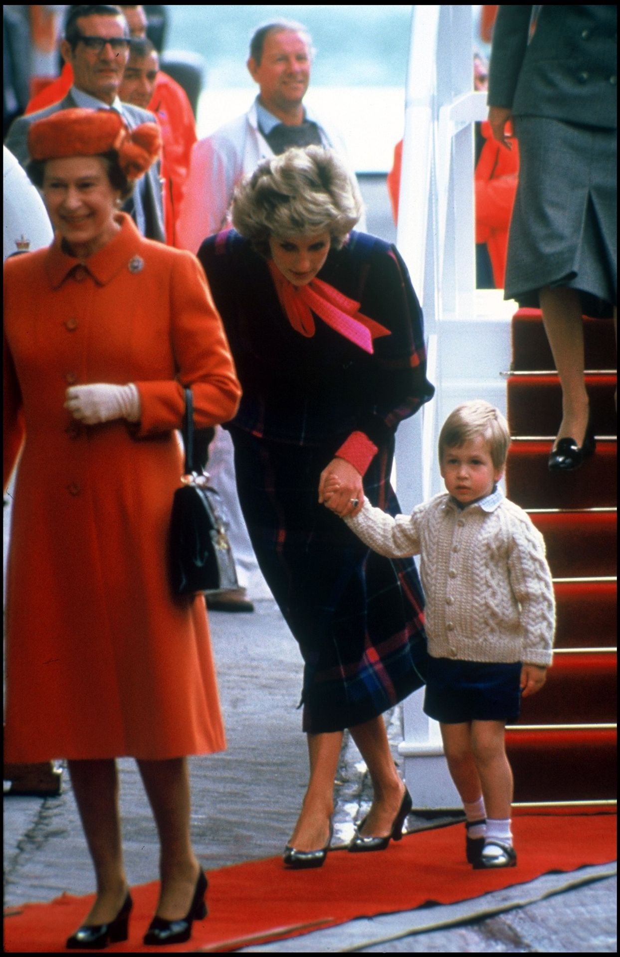 Královna Alžběta II. a Diana s princem Williamem, 1985 - Princezna Diana (10/16)