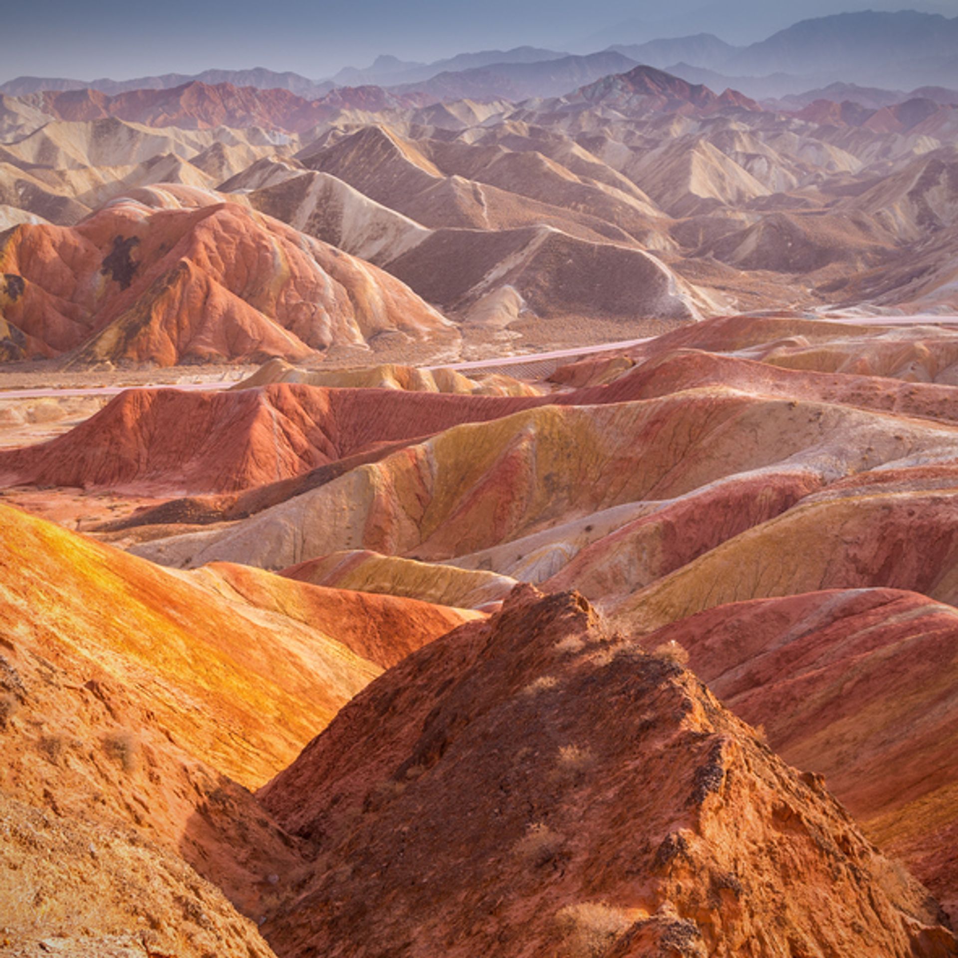 Nejkrásnější místa světa - Reliéf Zhangye Danxia, Gansu, Čína - GALERIE: Nejkrásnější místa světa (12/15)
