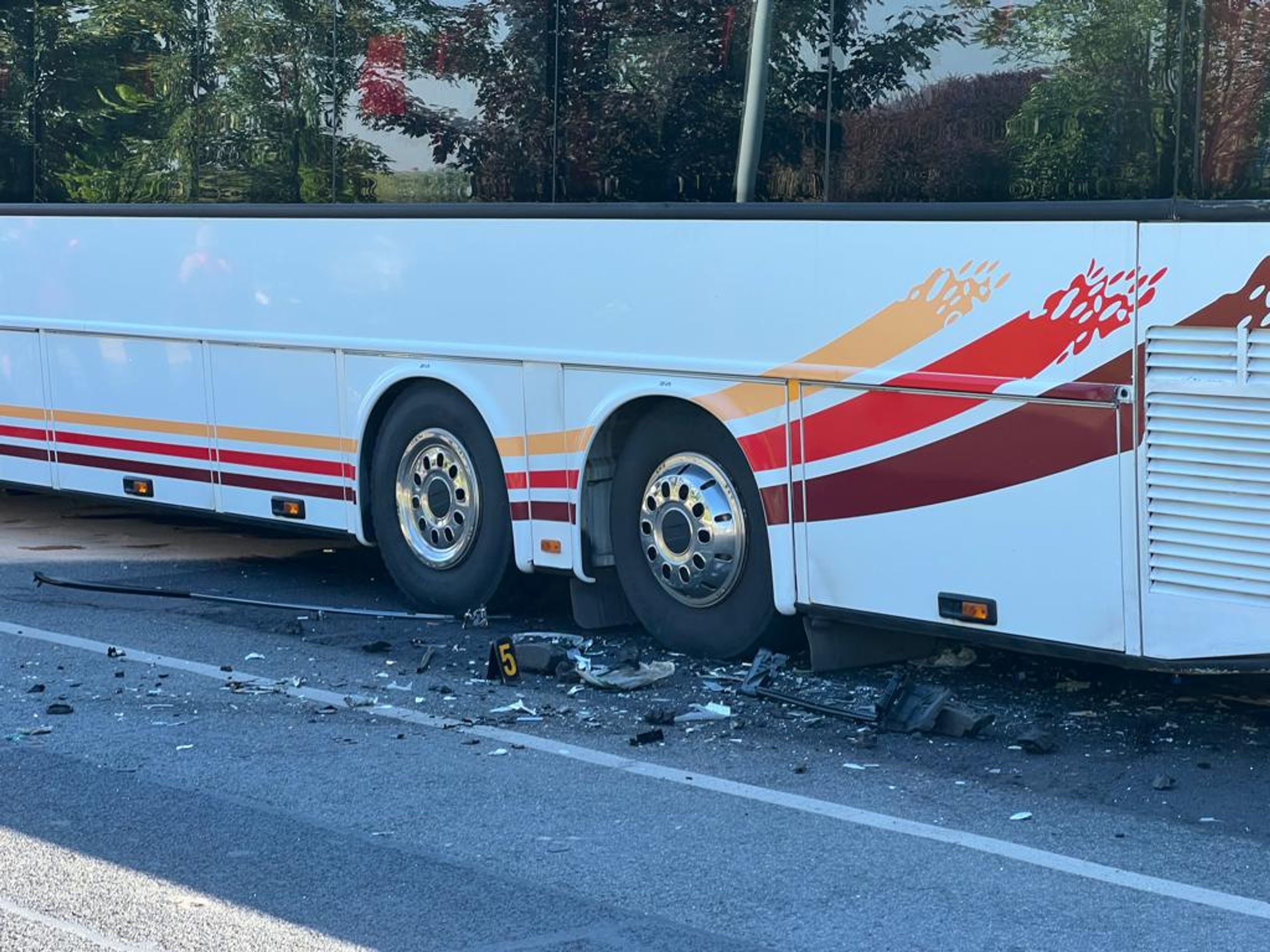 Nehoda autobusu na Chodově - Nehoda autobusu na Chodově (3/8)