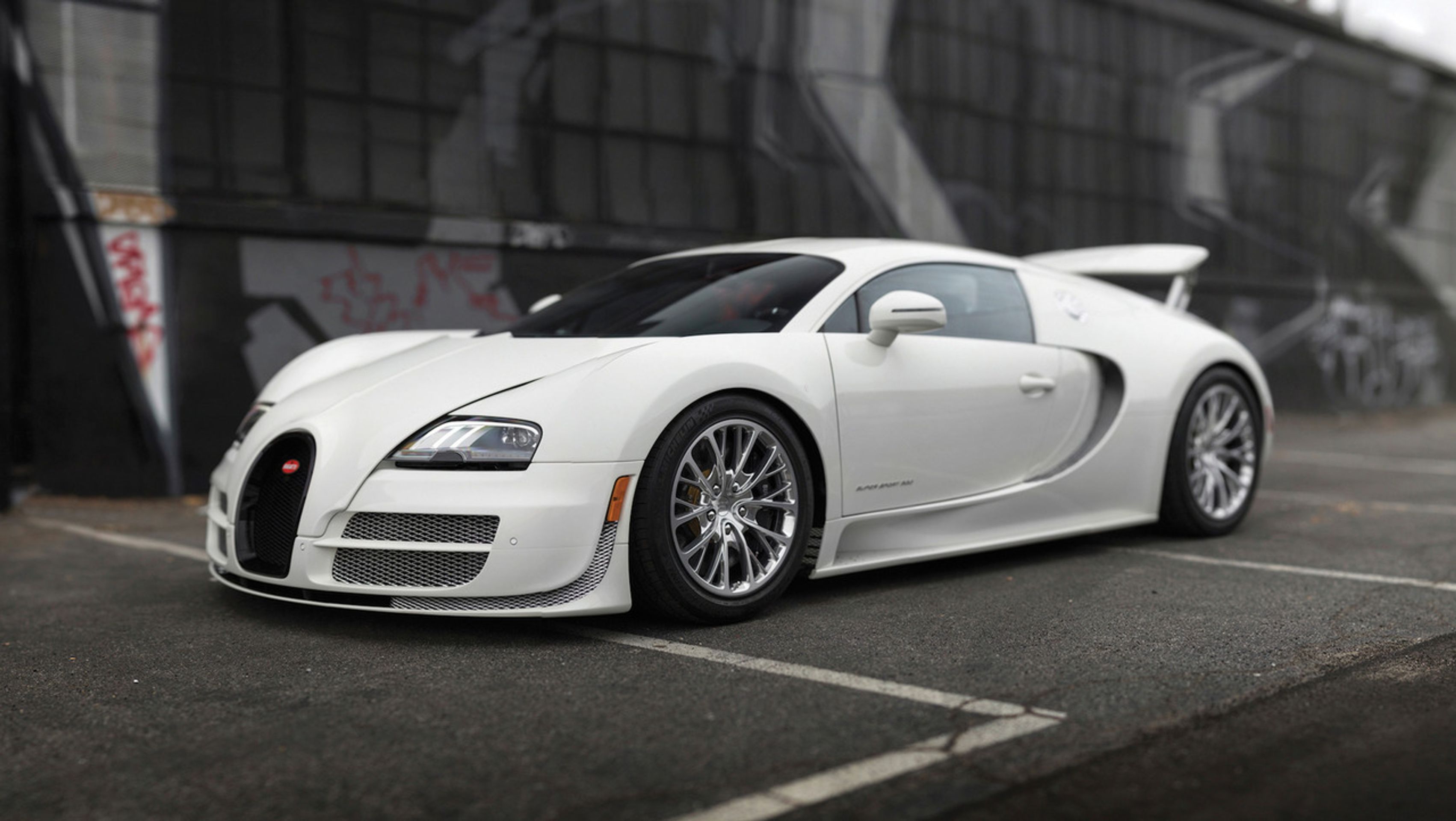 Veyron - 14 - GALERIE: Poslední vyrobený Veyron na prodej (4/9)
