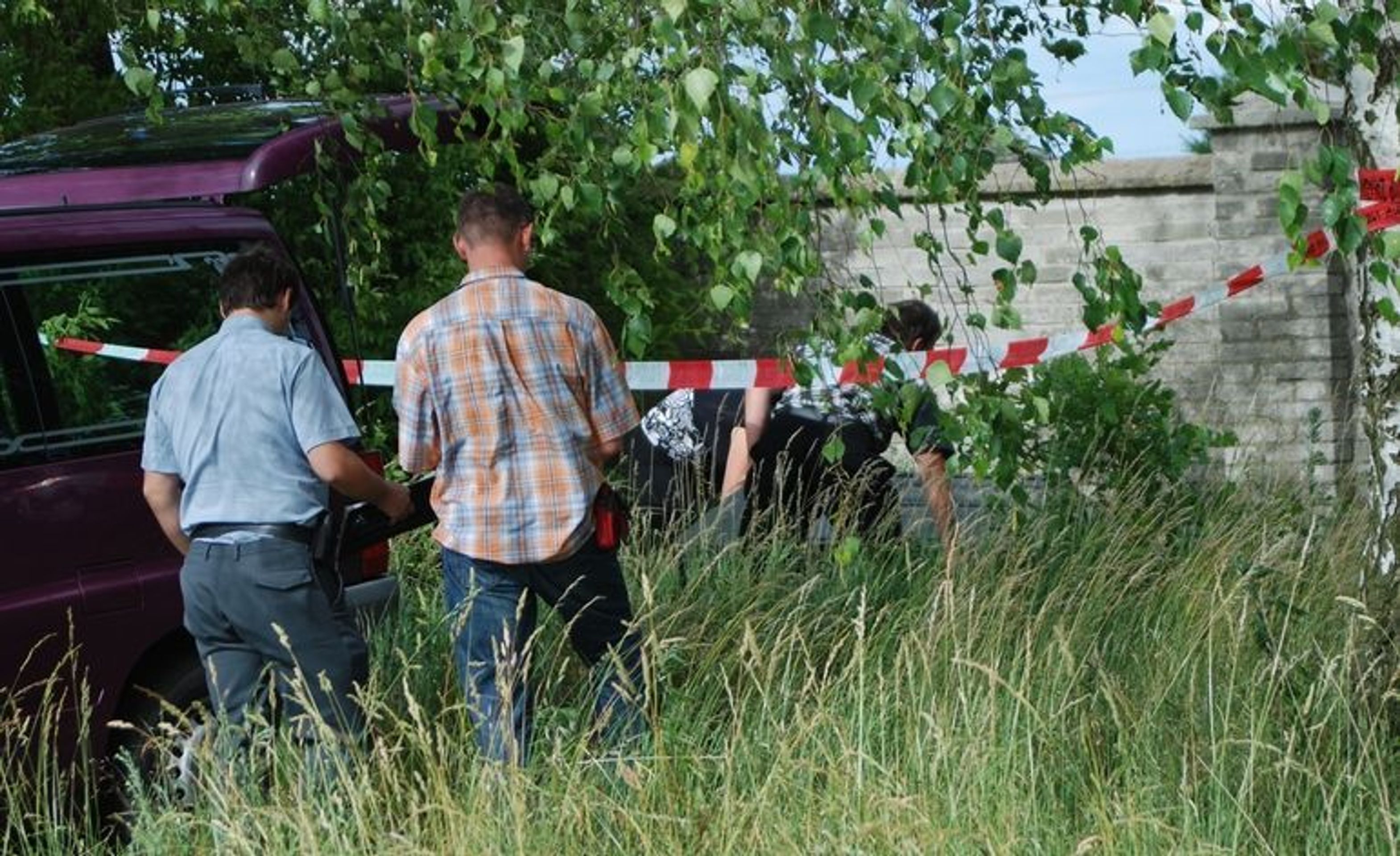Policie na místě činu - Fotogalerie - sebevrah v Sezemicích (3/3)