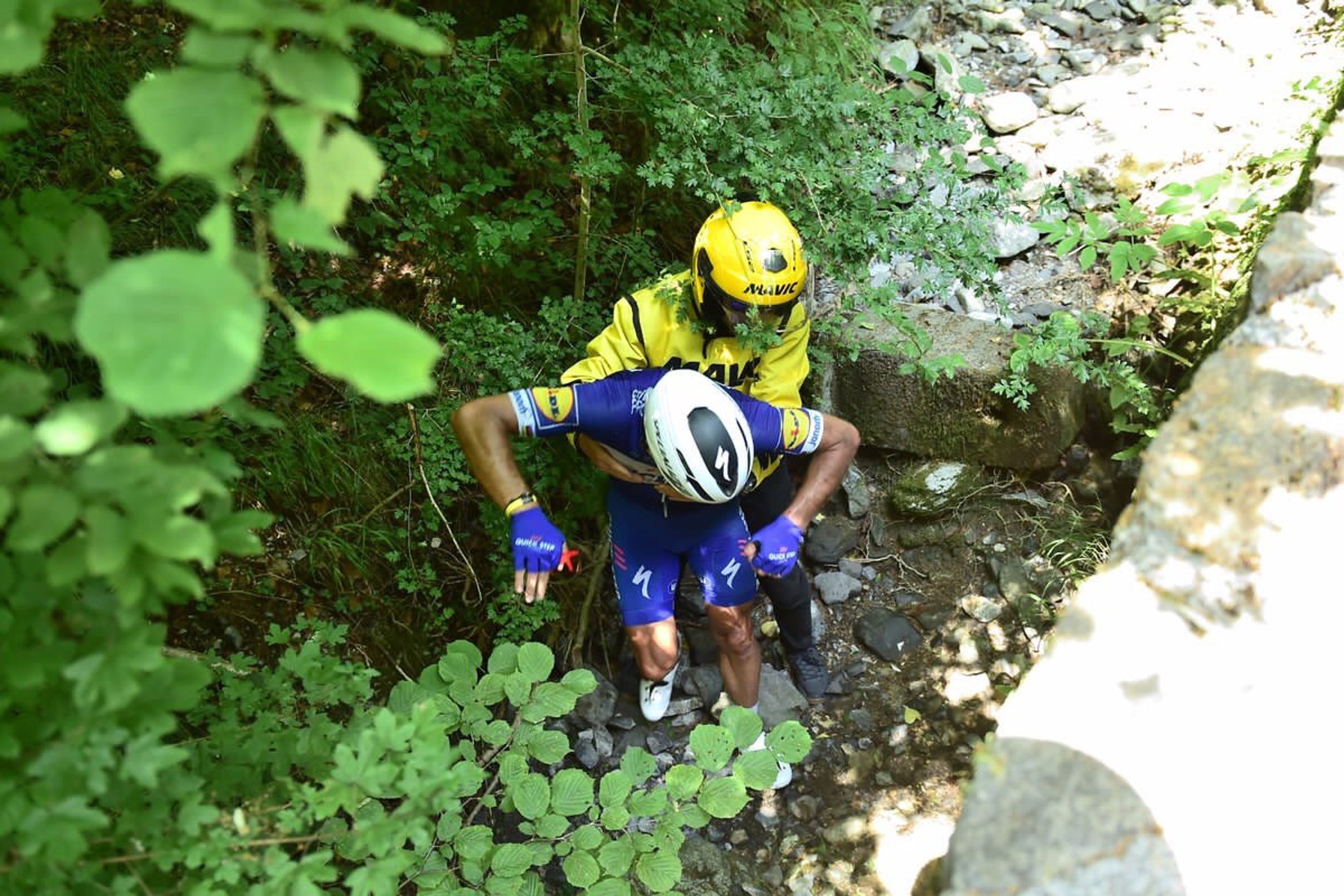 Philippe Gilbert - GALERIE: Belgický cyklista Gilbert spadl do propasti (2/4)