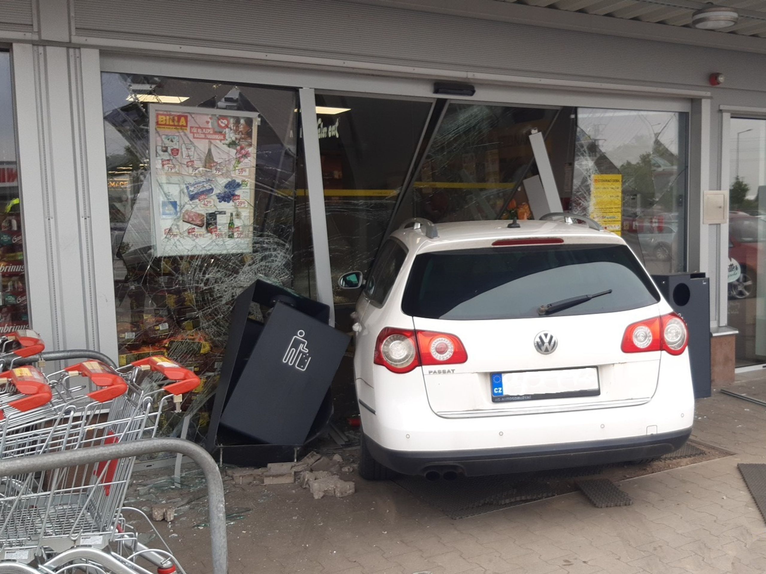 Auto vjelo do supermarketu (4) - Auto vjelo do supermarketu (1/6)