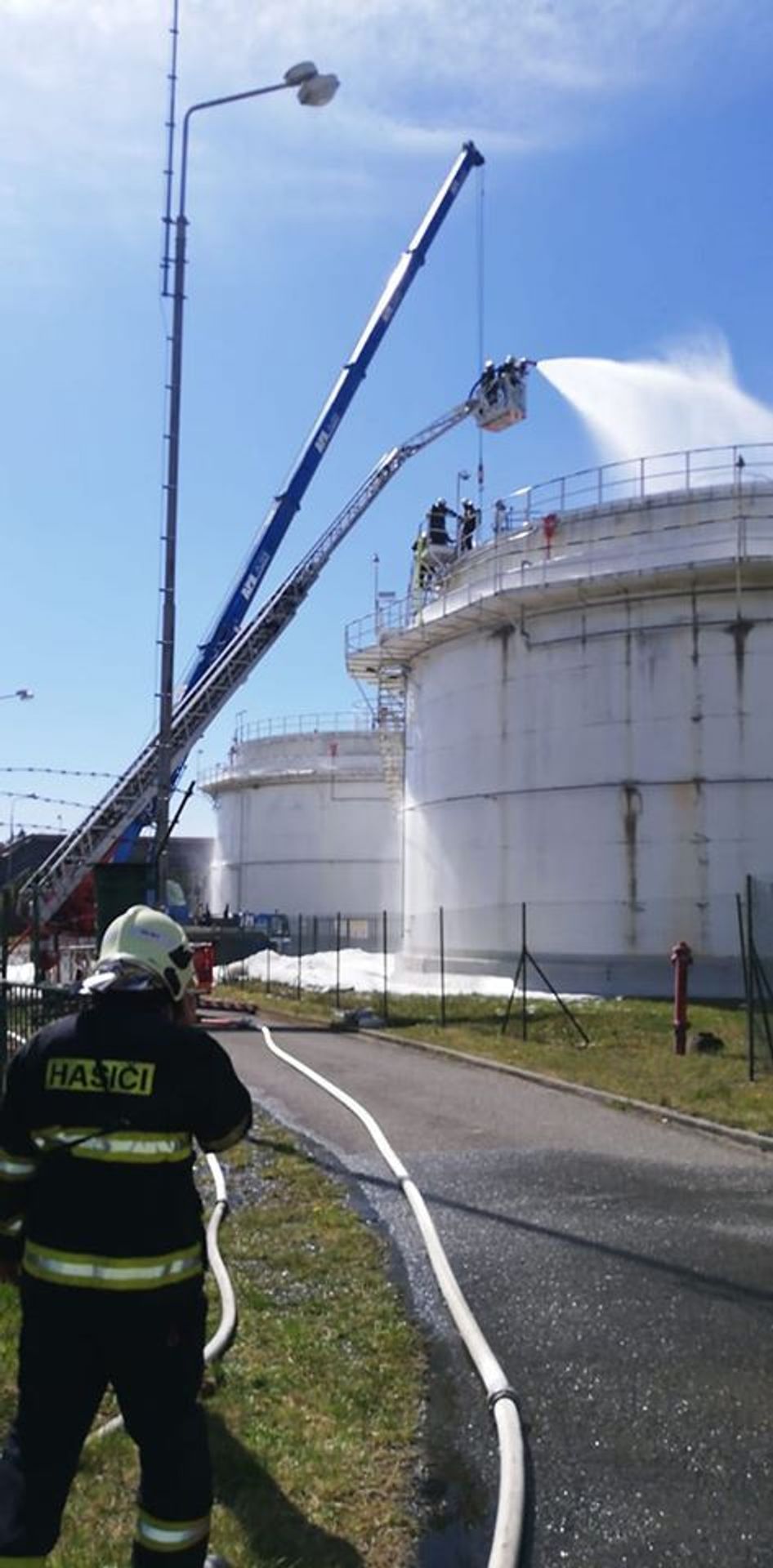 Požár nádrže v Třemošné na Plzeňsku - 6 - GALERIE: Požár nádrže v Třemošné na Plzeňsku (6/7)