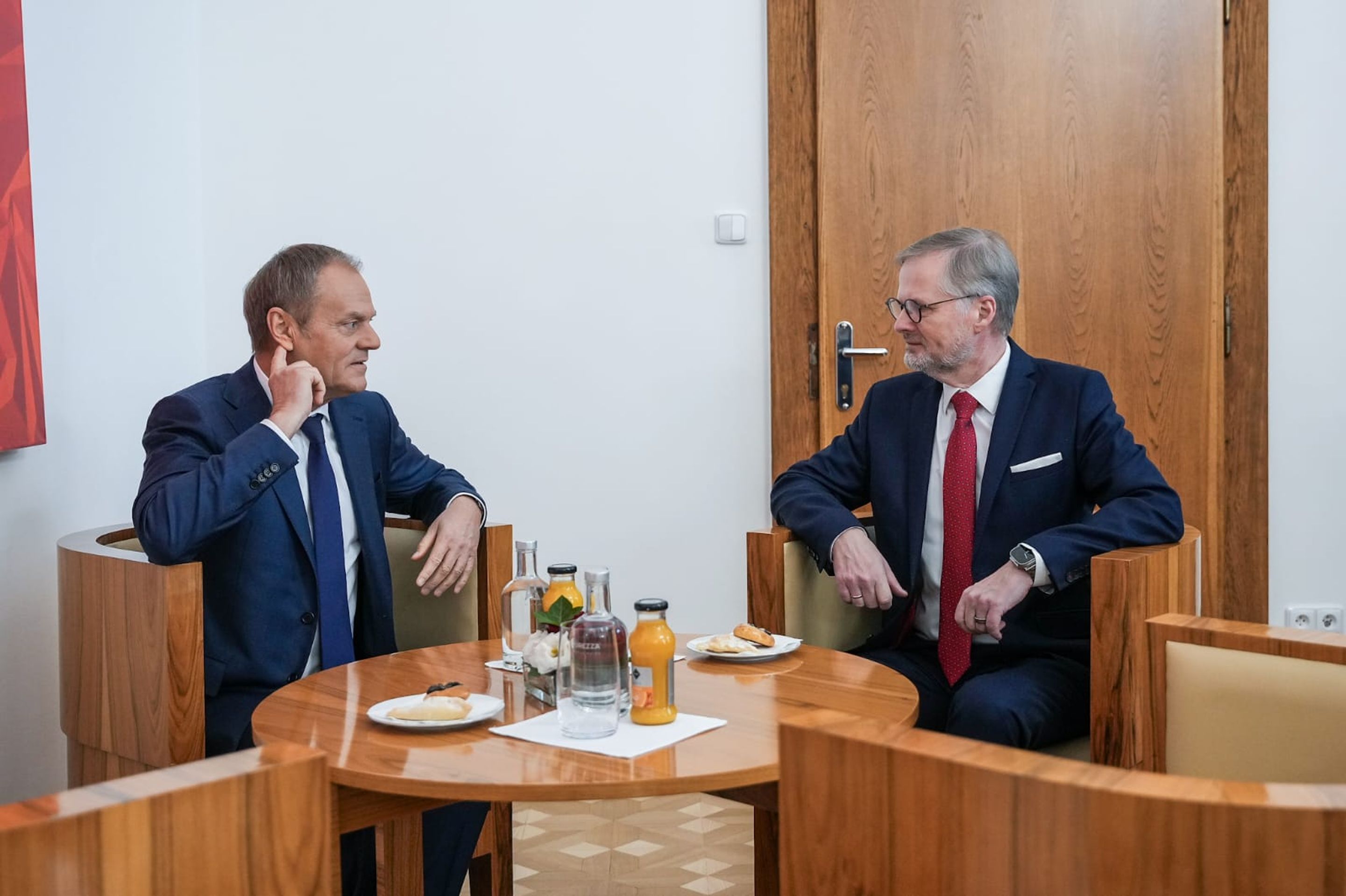 Petr Fiala a Donald Tusk - Setkání premiérů v Praze (8/10)