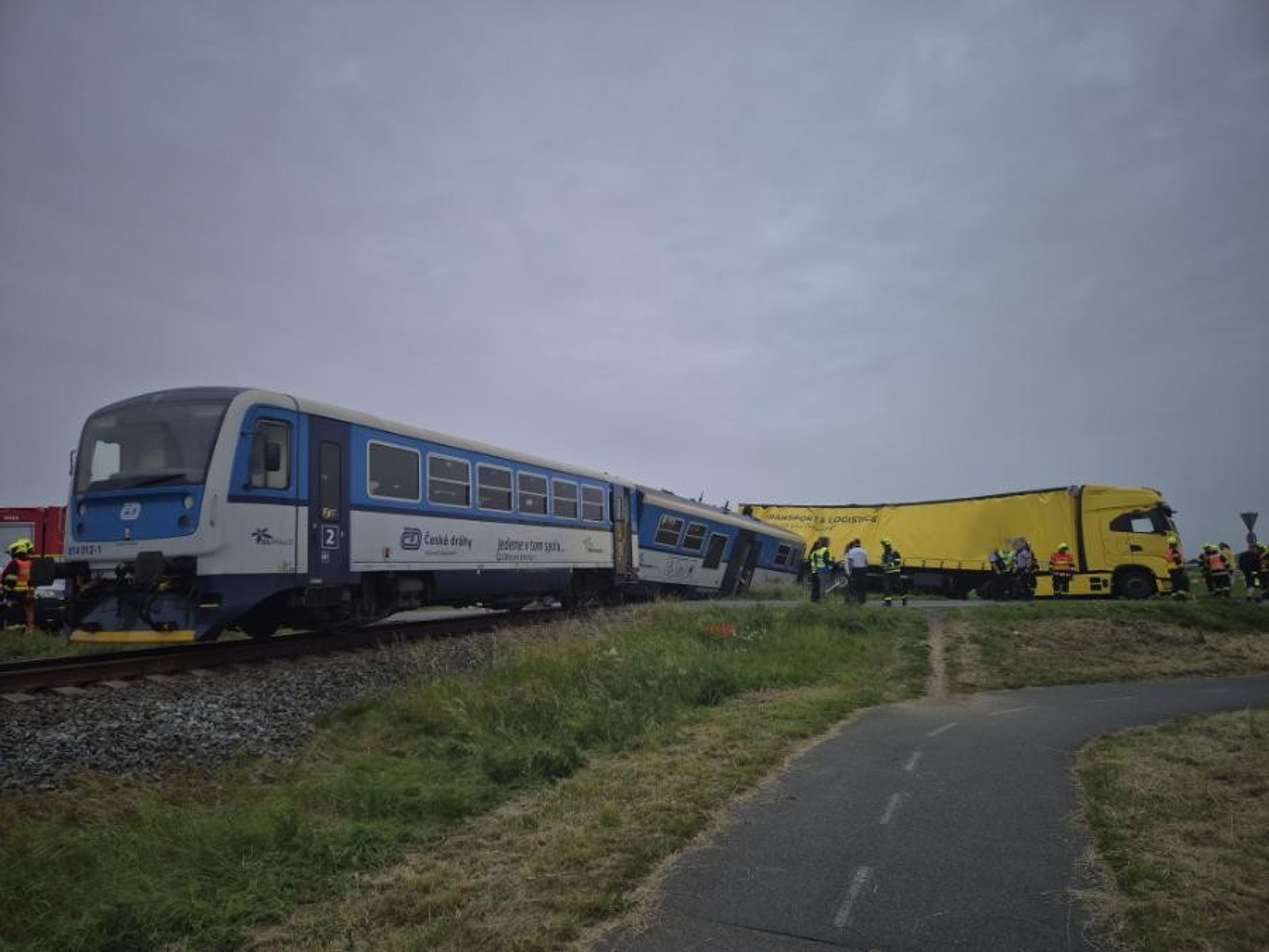 Srážka vlaku s kamionem na Prostějovsku - Srážka vlaku s kamionem na Prostějovsku (6/8)