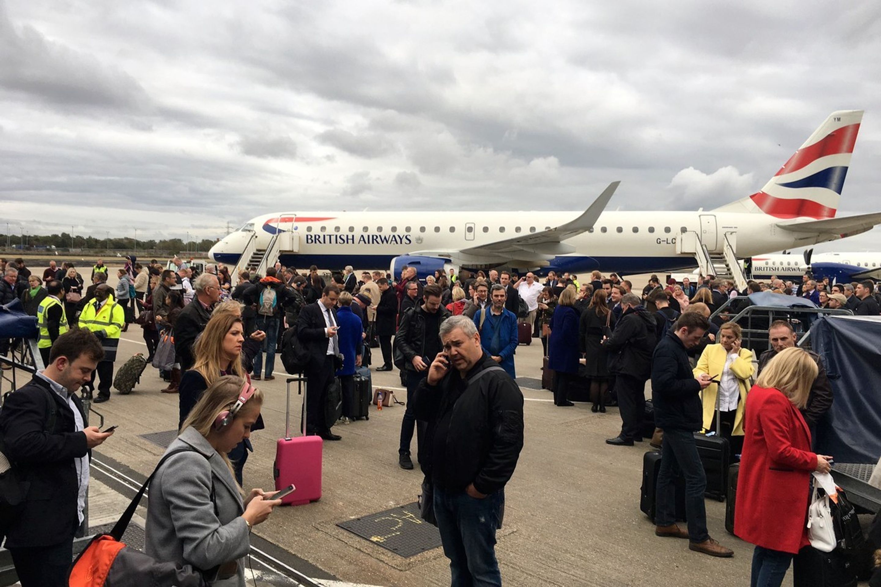 Chemický incident na letišti London City Airport - 4 - GALERIE: Incident na London City Airport (4/4)
