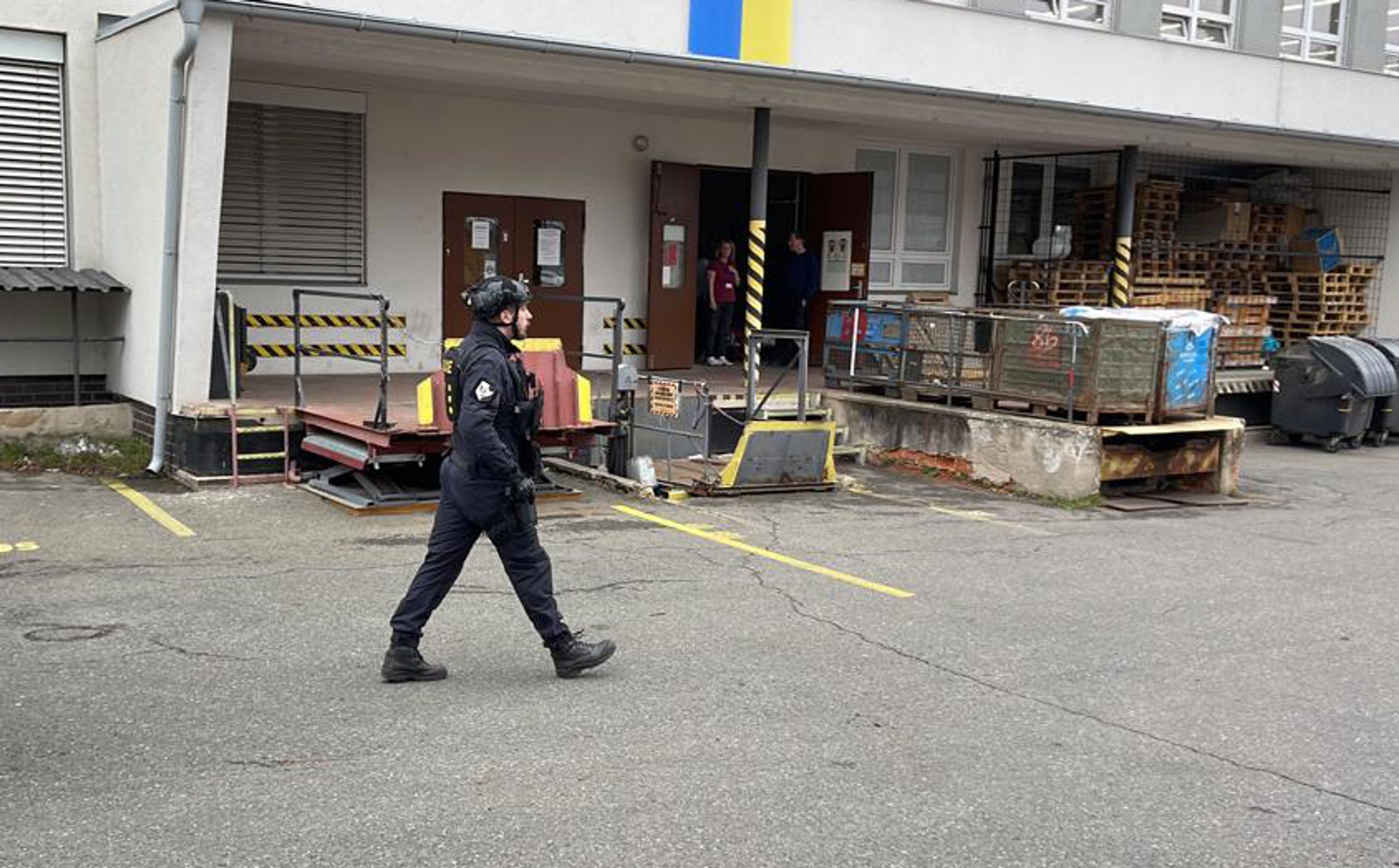 Útok mačetou na středním učilišti v Michli (3) - Útok mačetou na středním učilišti v Michli (12/15)