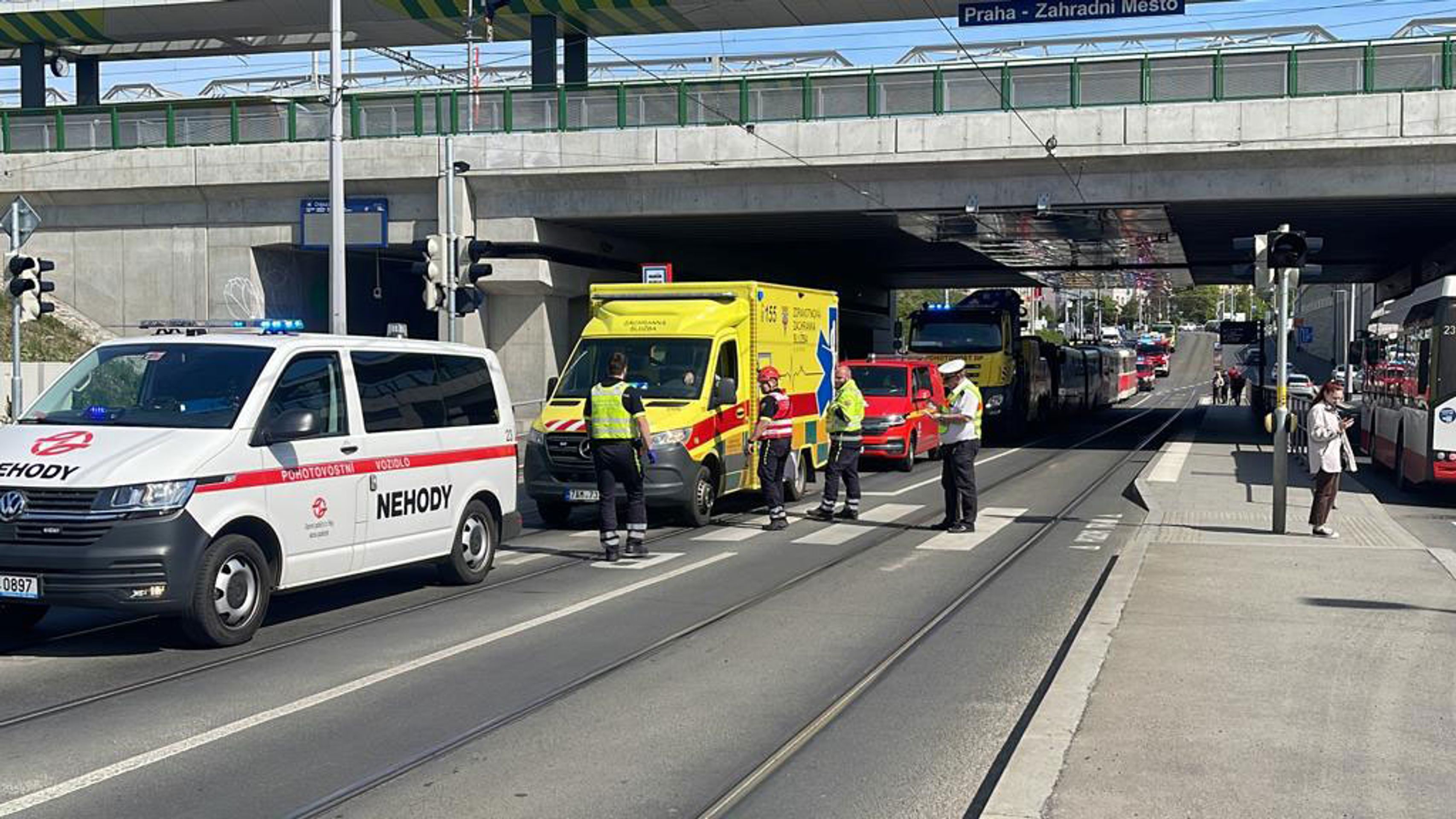Nehoda tramvaje a autobusu v Praze (2) - Nehoda tramvaje a autobusu v Praze (5/12)
