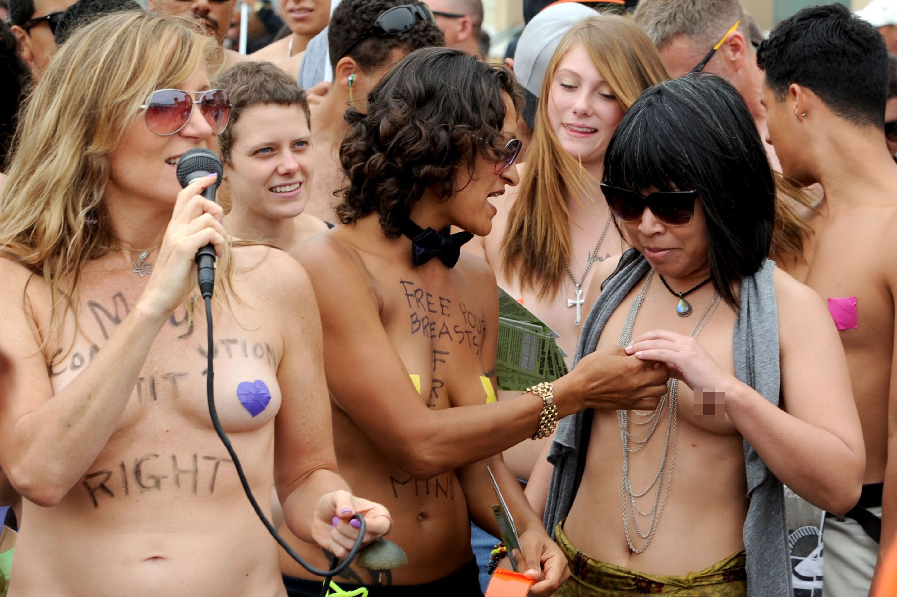 Mezinárodní Go Topless den v New Yorku - 5 - GALERIE: Mezinárodní Go Topless den v New Yorku (5/7)