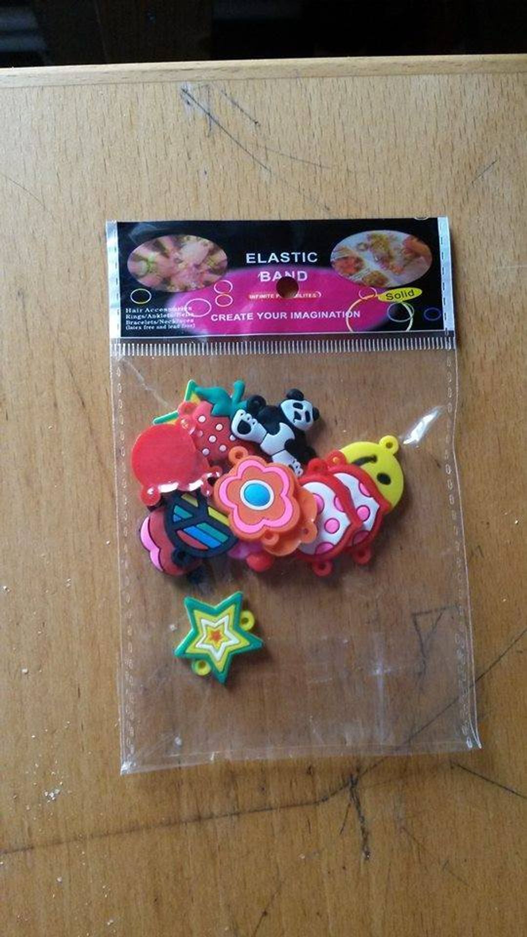 ELASTIC BAND, vzorek a4 - GALERIE: Nebezpečné komponenty na gumičkování (2/5)