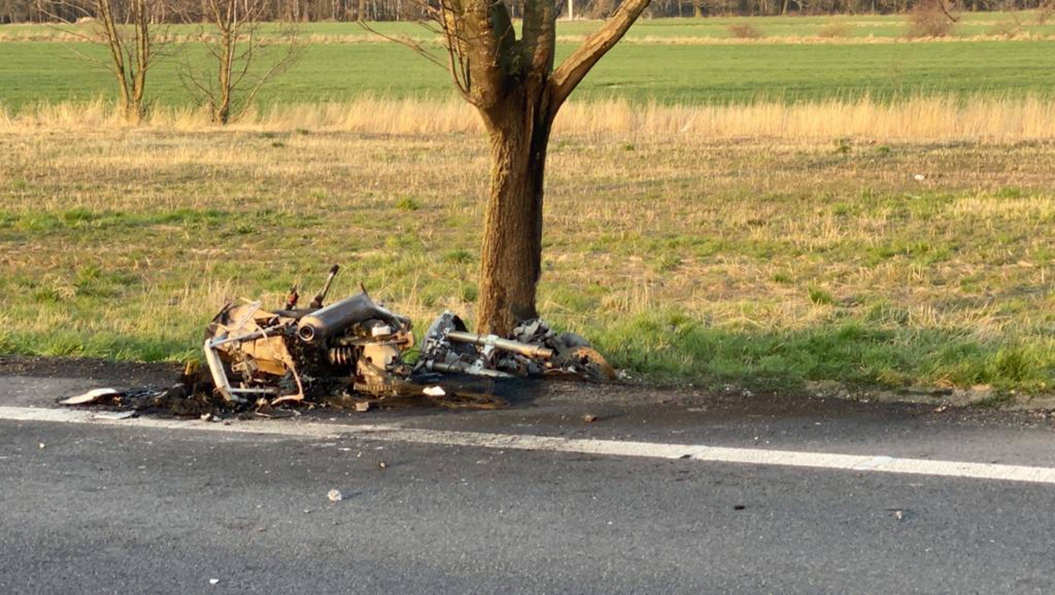 Nehoda dvou motocyklů u Poděbrad - 2 - GALERIE: Nehoda motorek u Poděbrad (6/7)