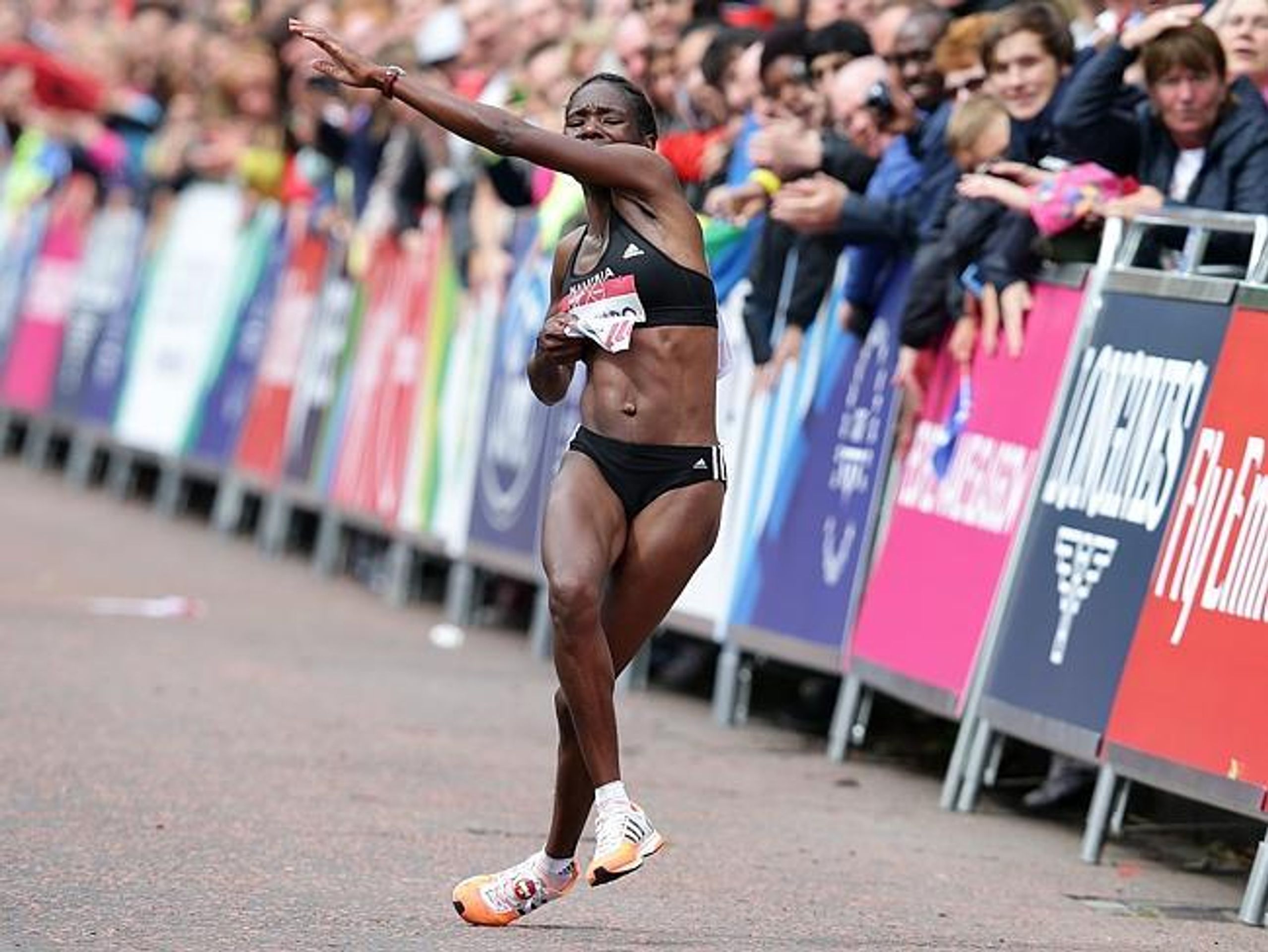 Beata Naigambová a její maratonský kolaps - Beata Naigambová a maraton (2/8)
