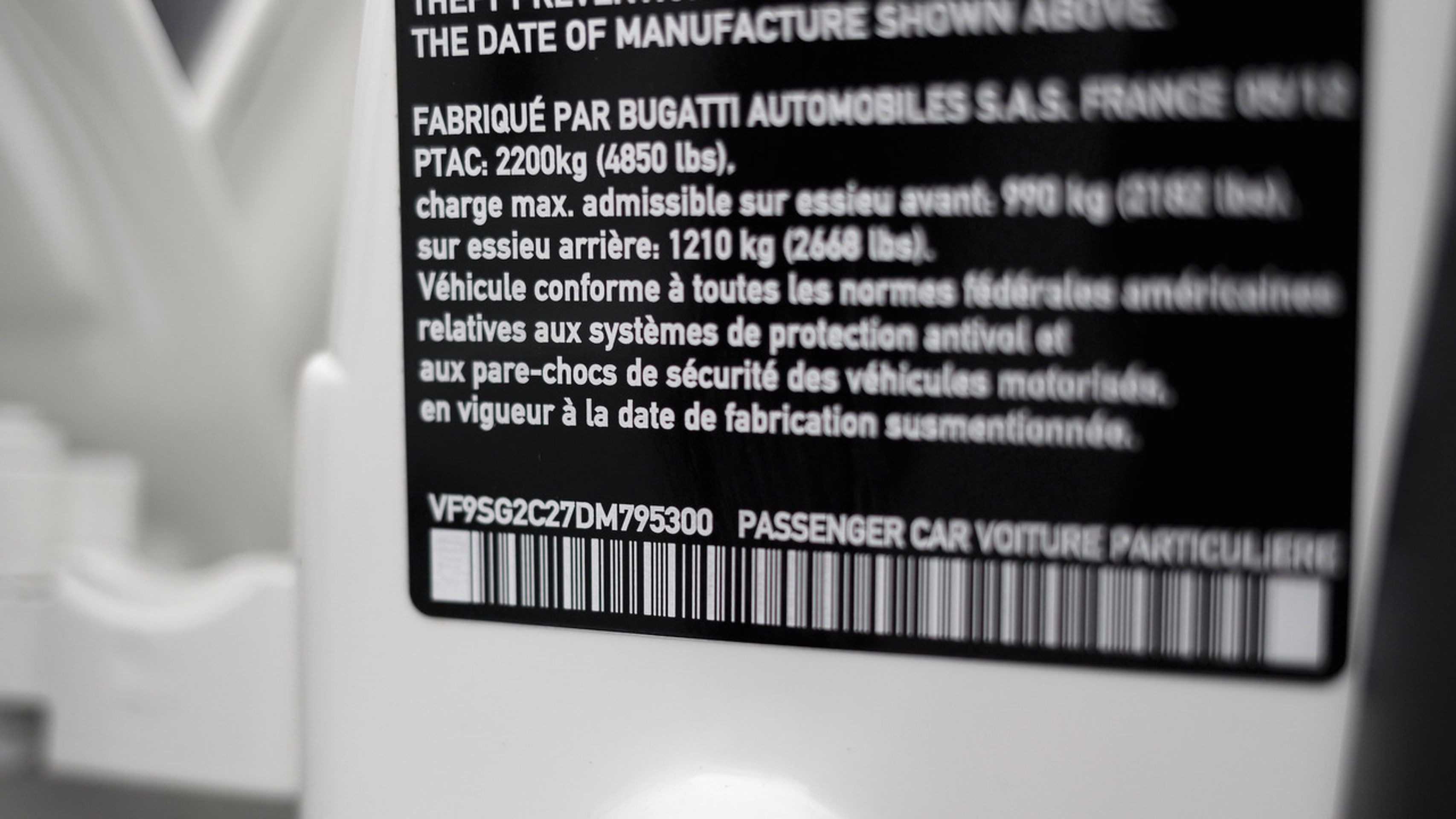 Veyron - 15 - GALERIE: Poslední vyrobený Veyron na prodej (8/9)