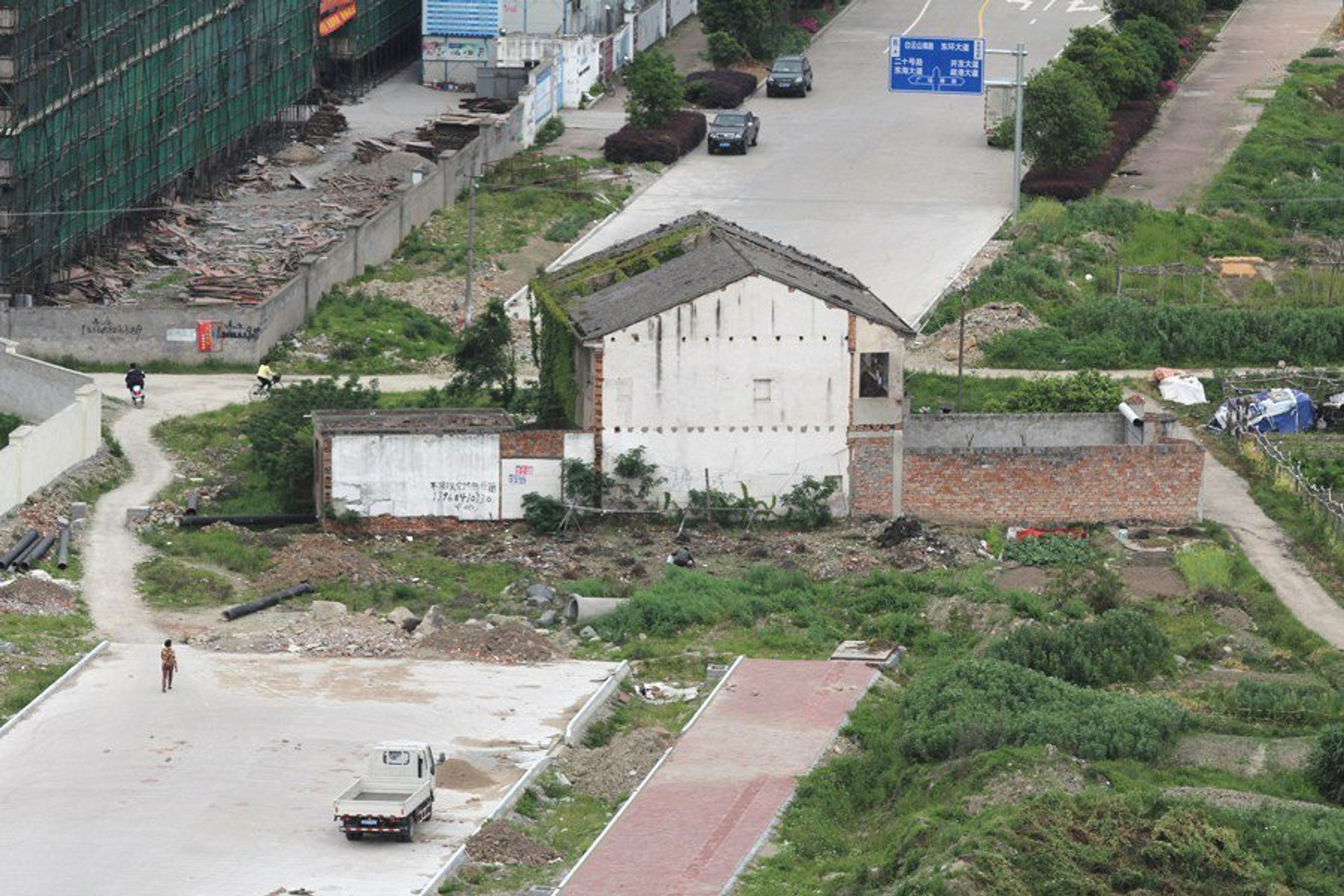 Domy, které odmítli prodat jejich majitelé - Provincie Zhejiang v Číně - GALERIE: Domy, které odmítli prodat jejich majitelé (3/8)