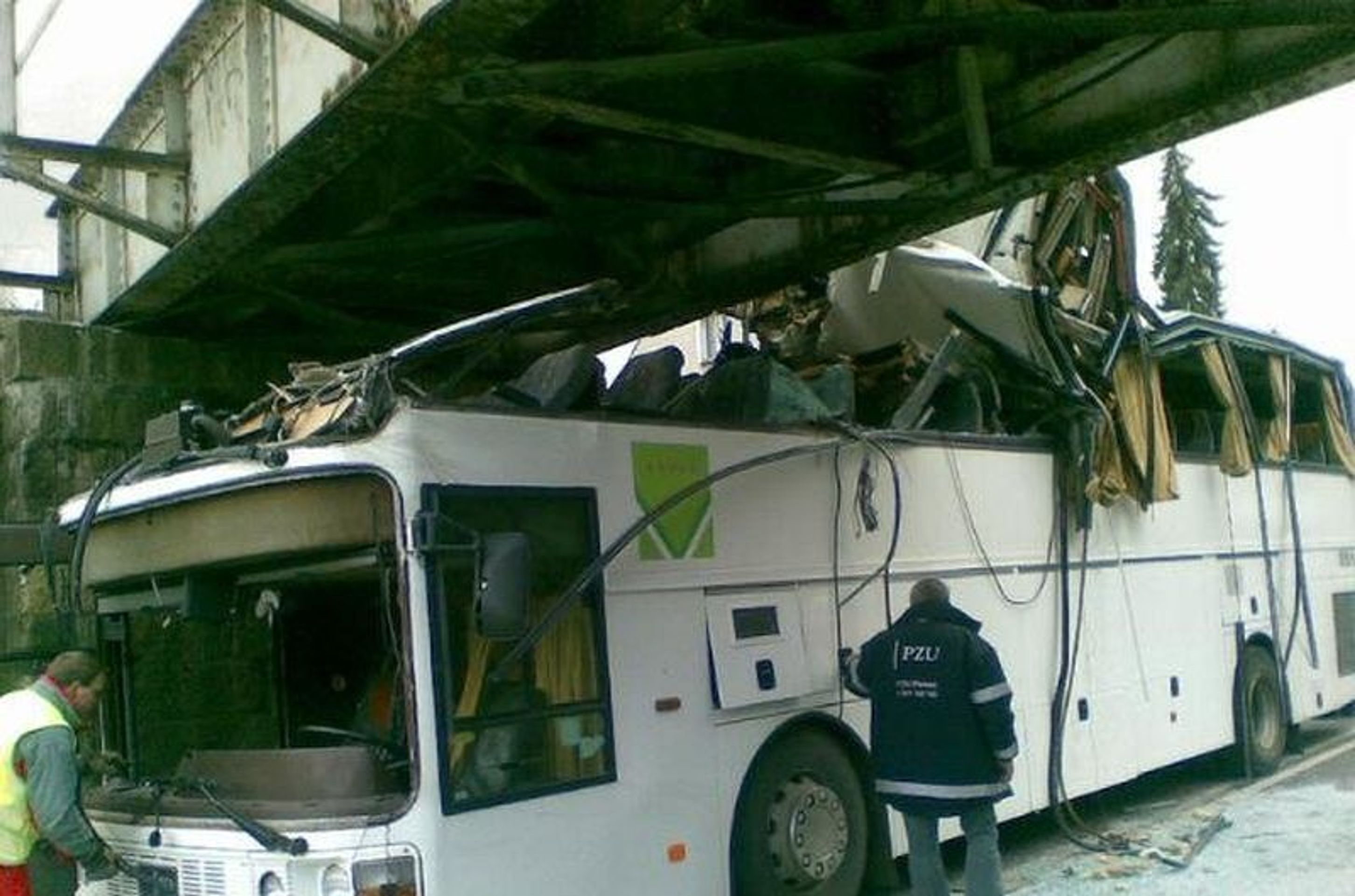 Nehoda autobusu v Polsku - Galerie: Nehoda autobusu v Polsku (5/7)