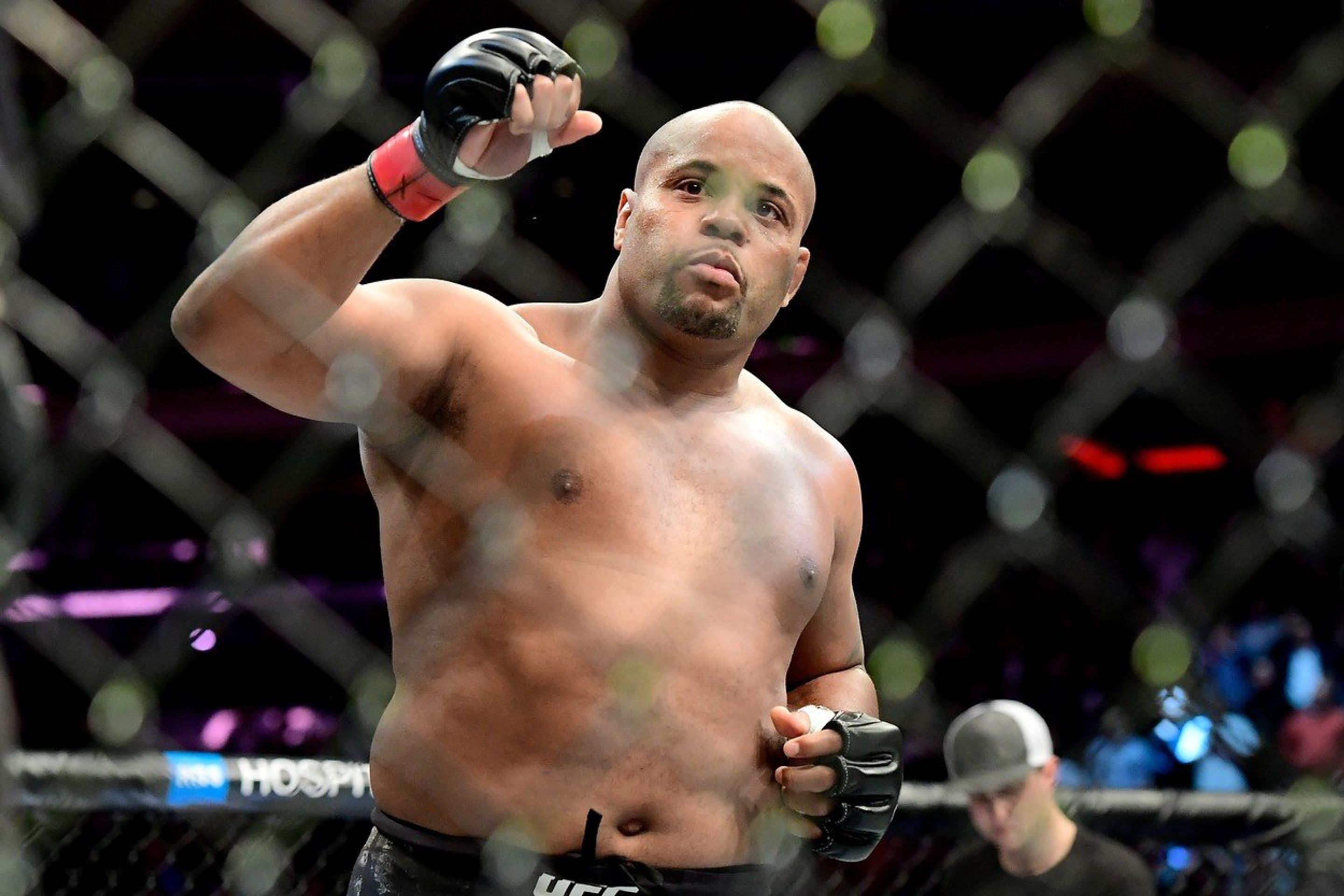Daniel Cormier a Derrick Lewis - GALERIE: Daniel Cormier obhájil titul šampiona UFC v těžké váze (2/4)