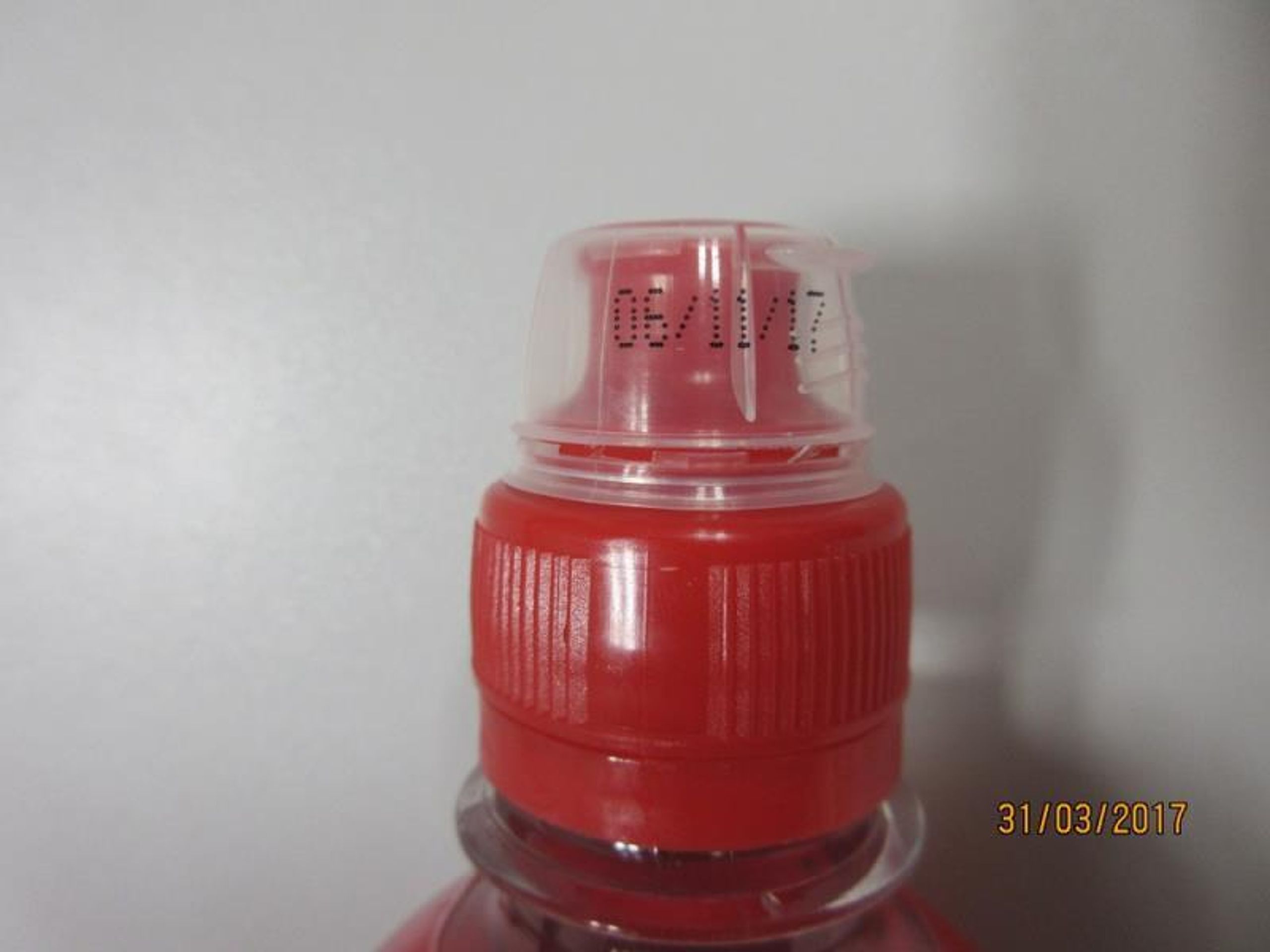 Nevyhovující potraviny - HELLO KITTY SPRING WATER STRAWBERRY - GALERIE: Nevyhovující potraviny (10/26)