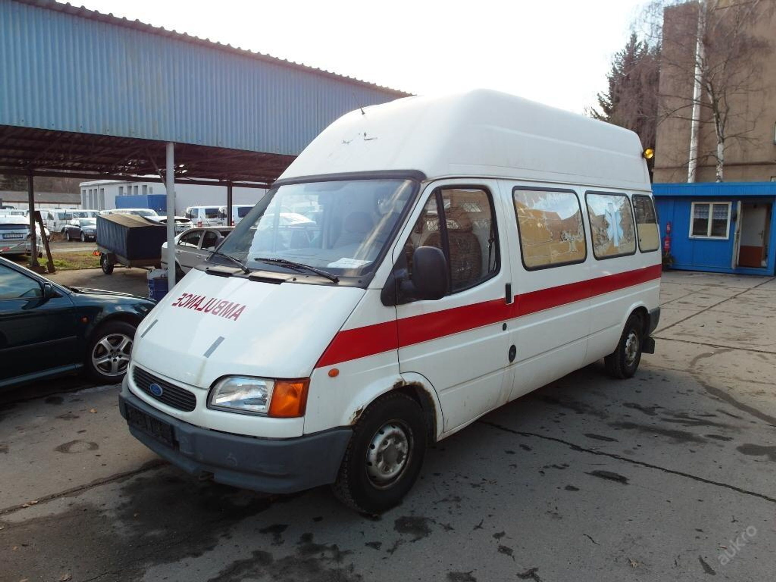 FORD TRANSIT 2,0/84 kW B sanitní - 3 - GALERIE: FORD TRANSIT 2,0/84 kW B sanitní (2/5)