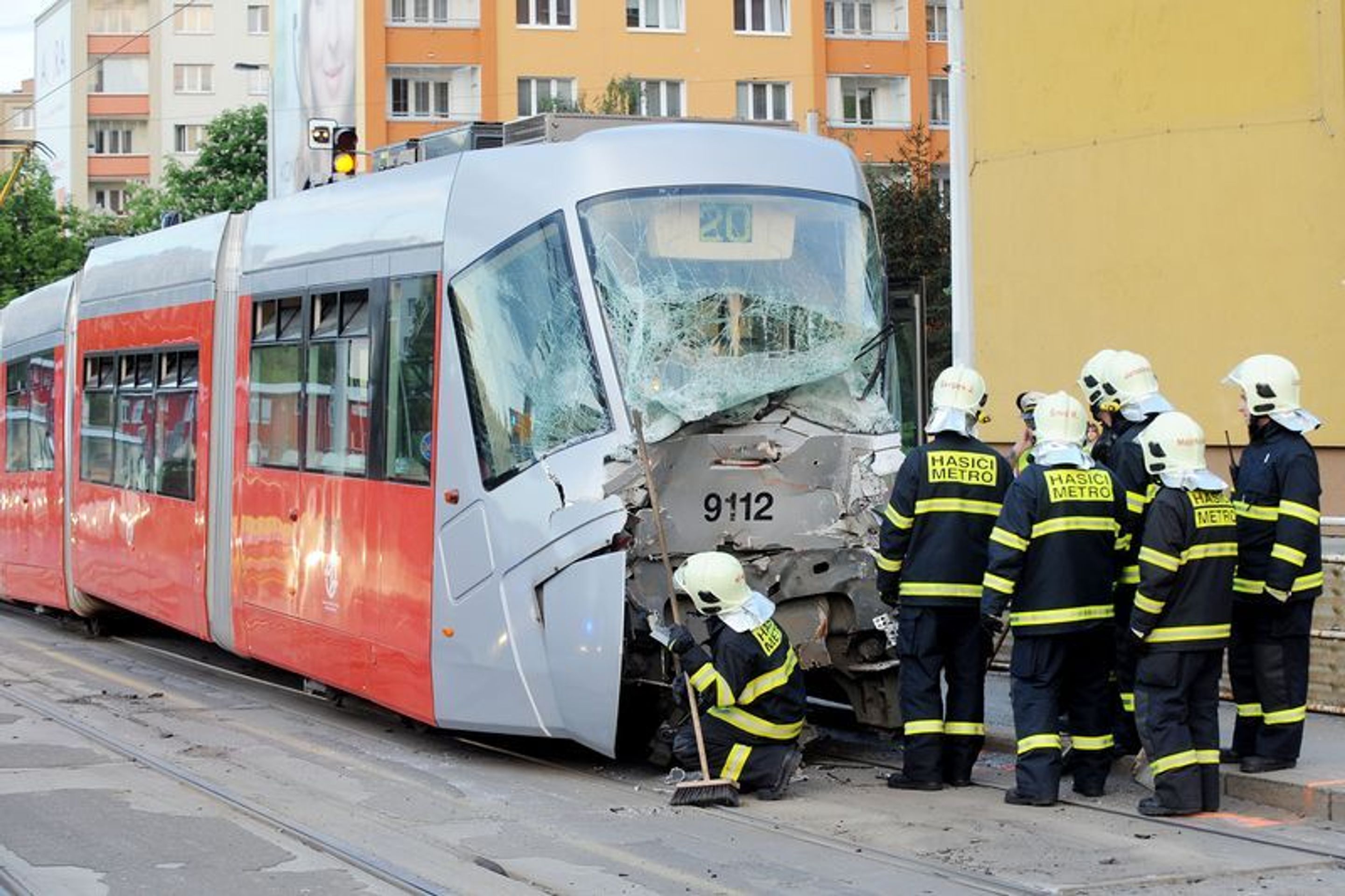 Srážka tramvají na Evropské ulici - 5 - GALERIE: Srážka tramvají na Evropské (5/7)