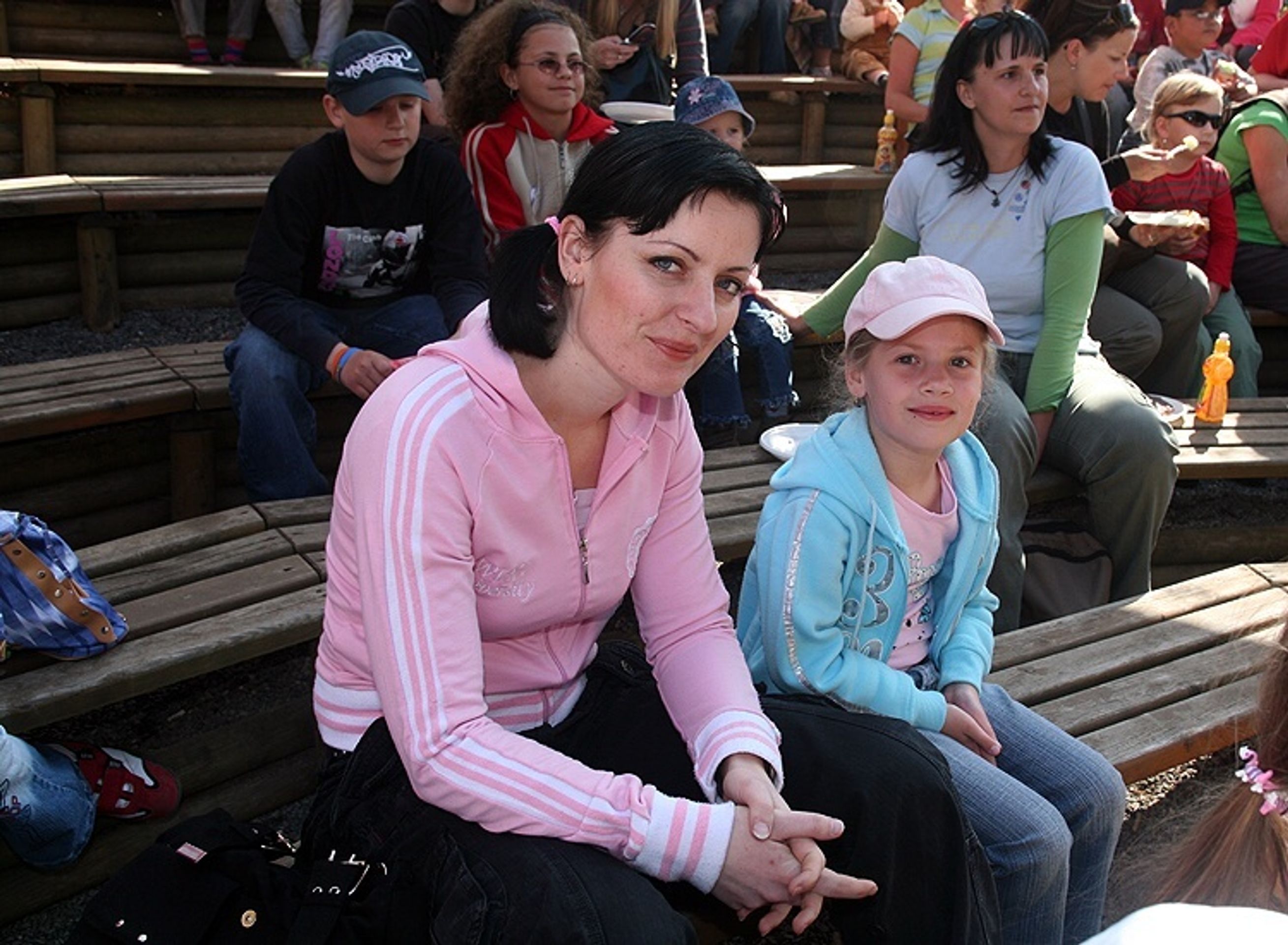 Novohraní 2007: bavilo se i publikum včetně  moderátorky u internetu ze Snídaně s Novou Radky Pilné - Novohraní v Zoo očima fotografa (5/20)